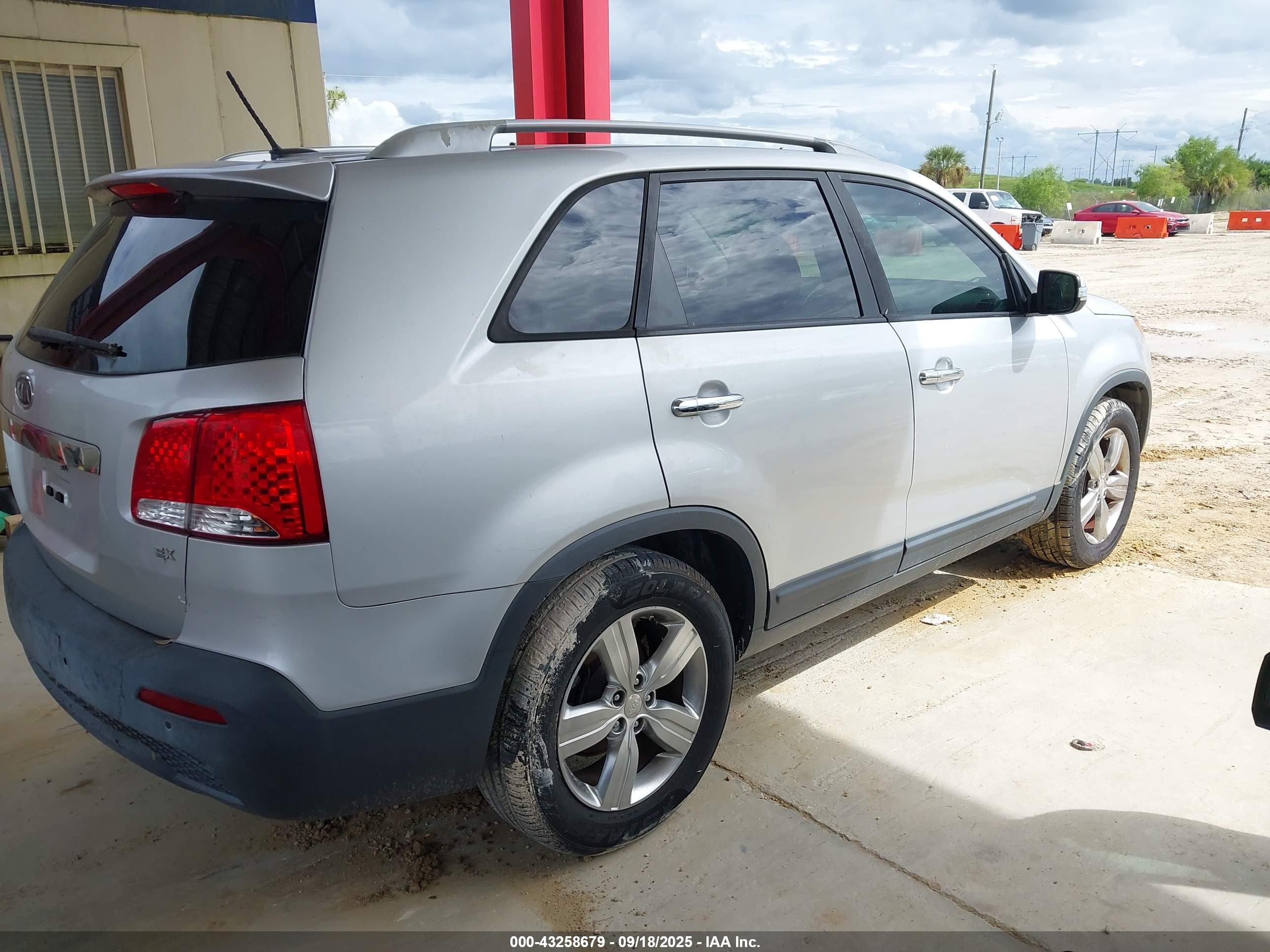 KIA SORENTO image 4