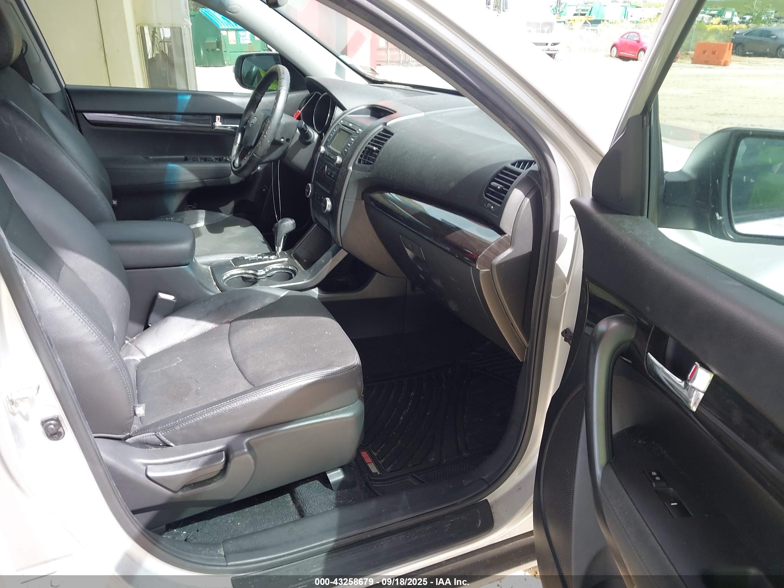 KIA SORENTO image 5