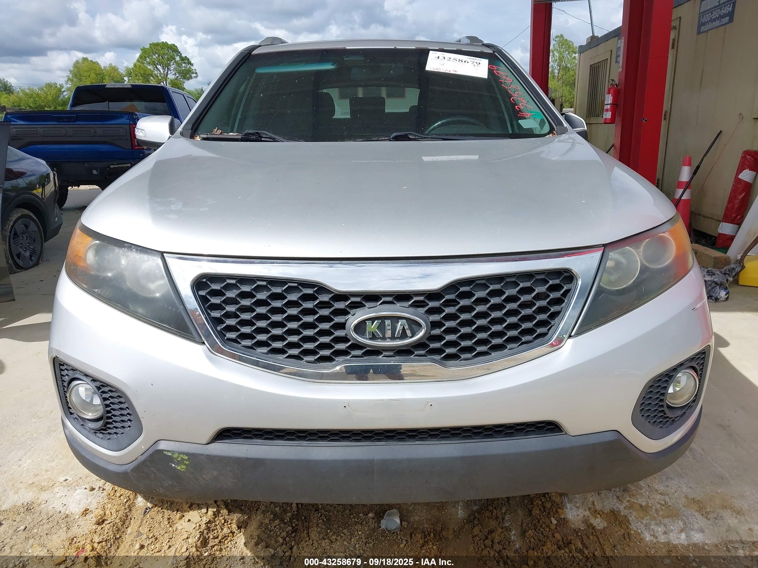 KIA SORENTO image 6