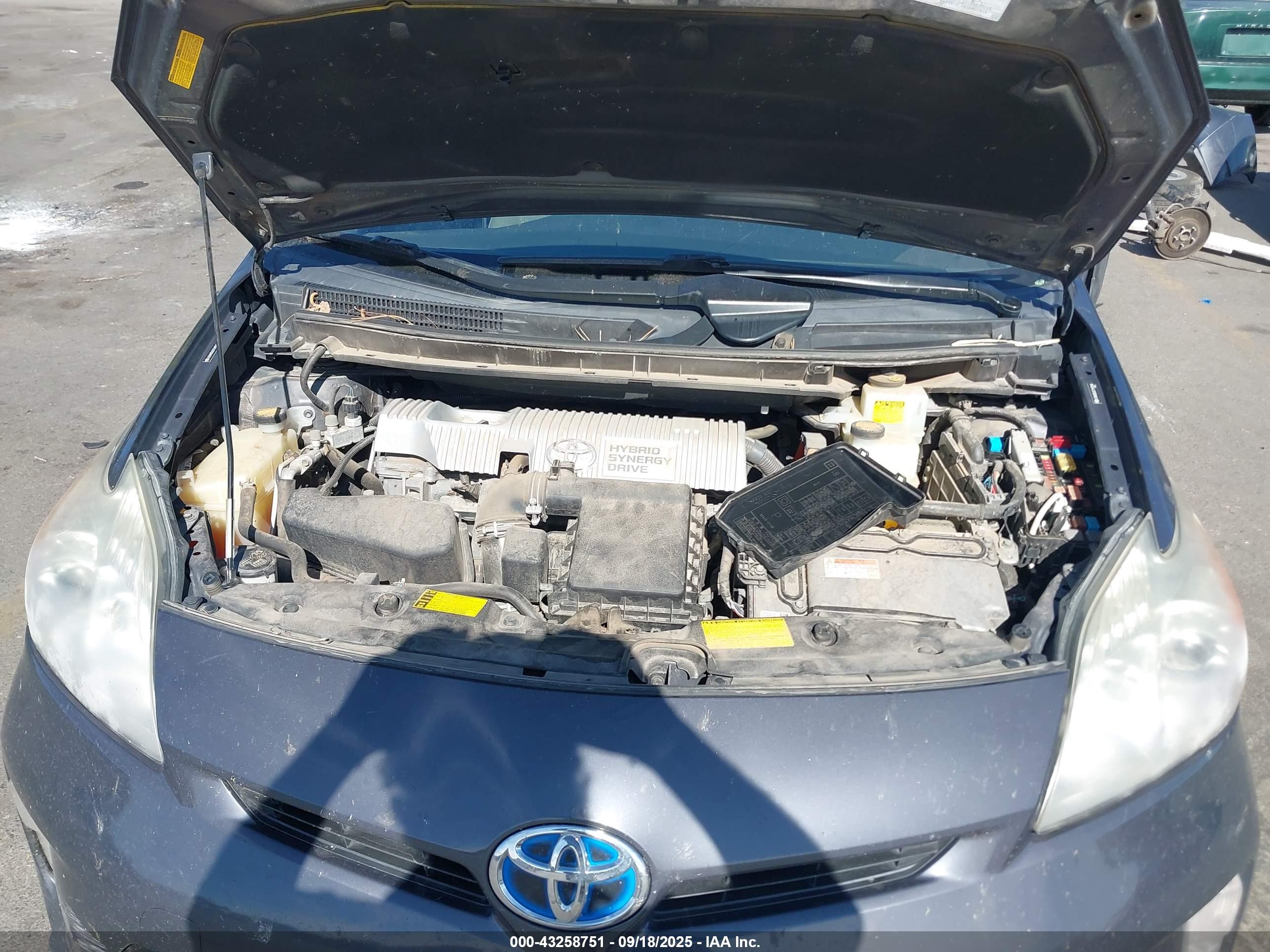 TOYOTA PRIUS image 10