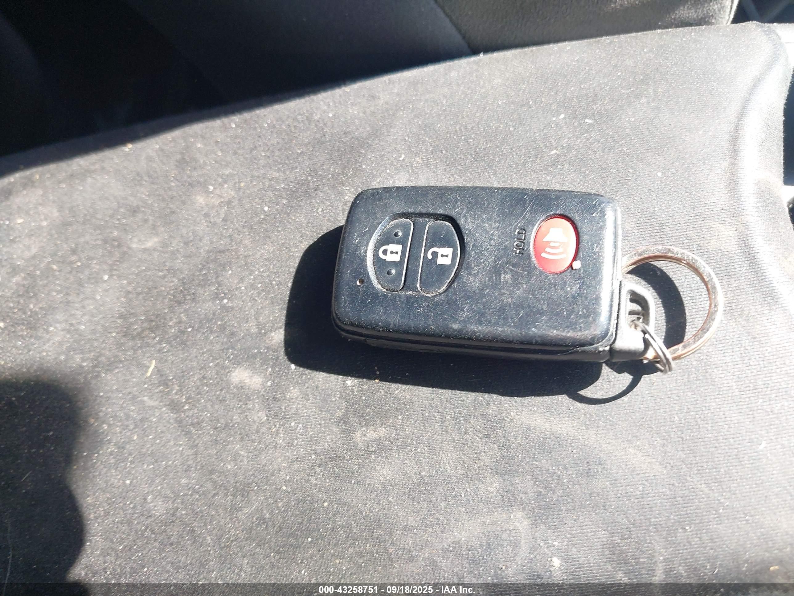 TOYOTA PRIUS image 11