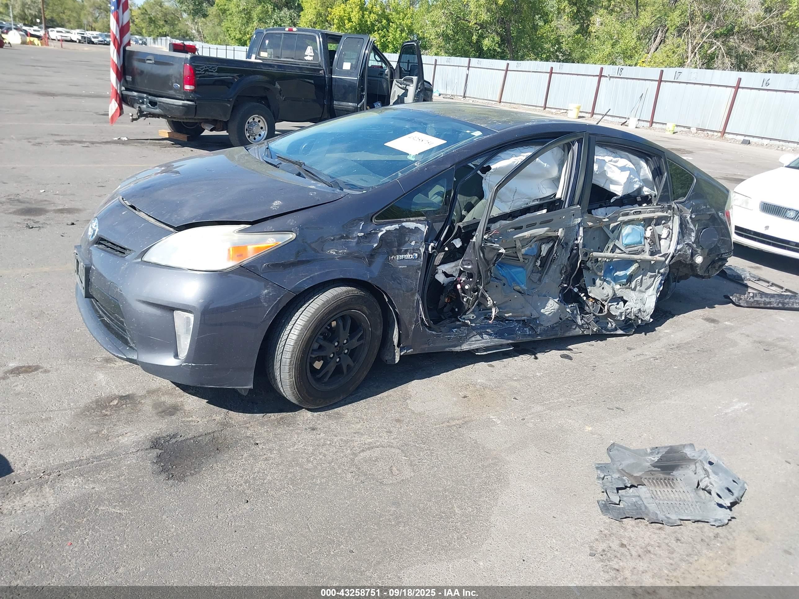 TOYOTA PRIUS image 2
