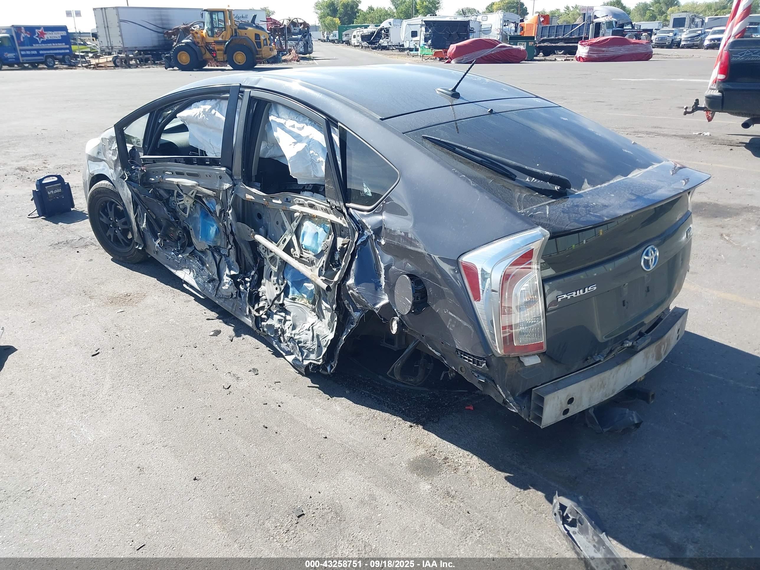 TOYOTA PRIUS image 3