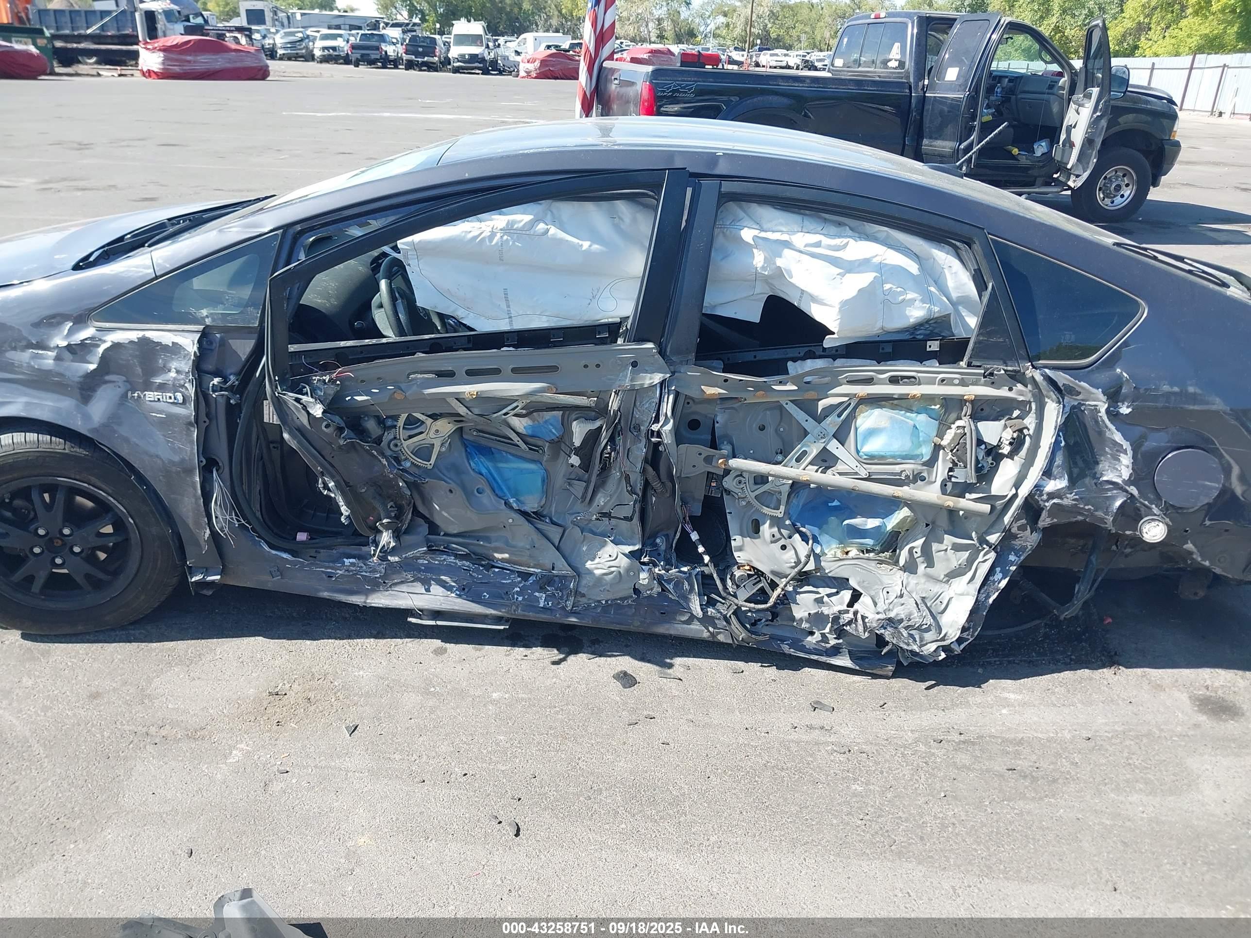 TOYOTA PRIUS image 6