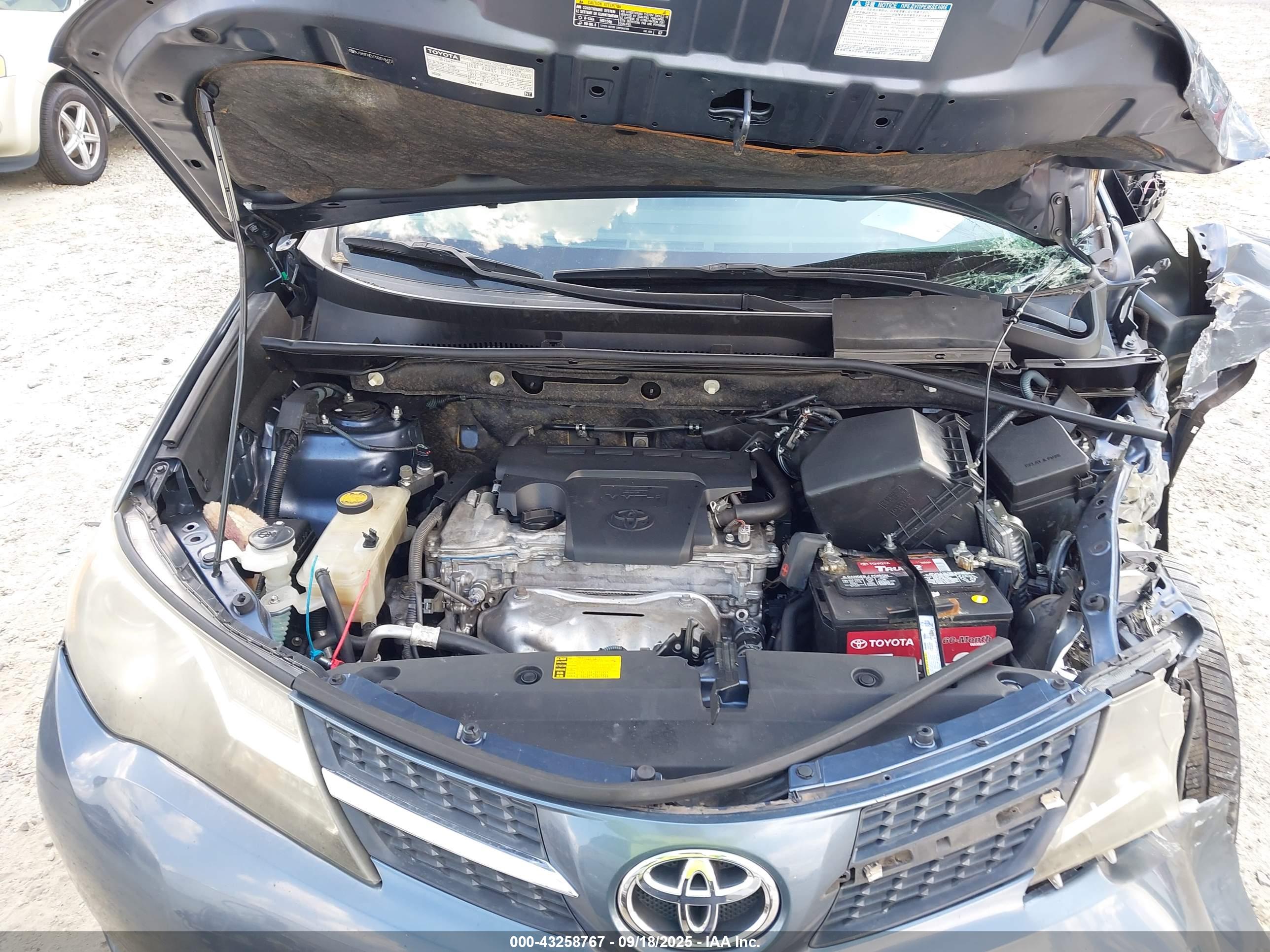 TOYOTA RAV4 image 10