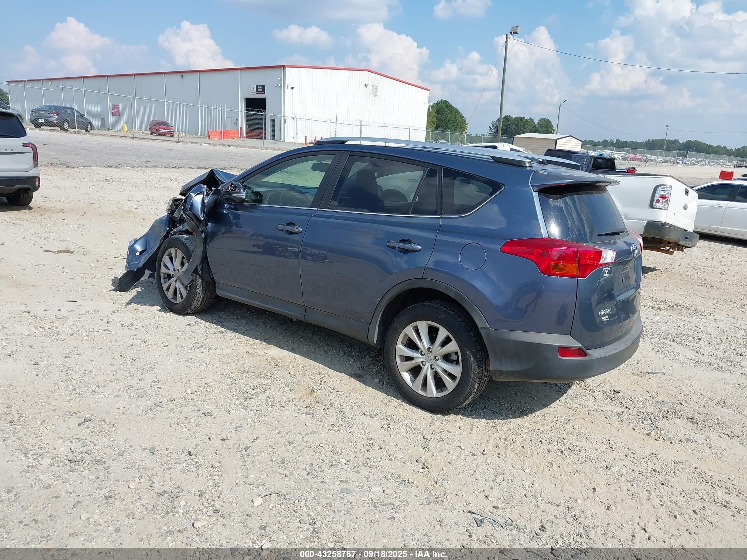 TOYOTA RAV4 image 3