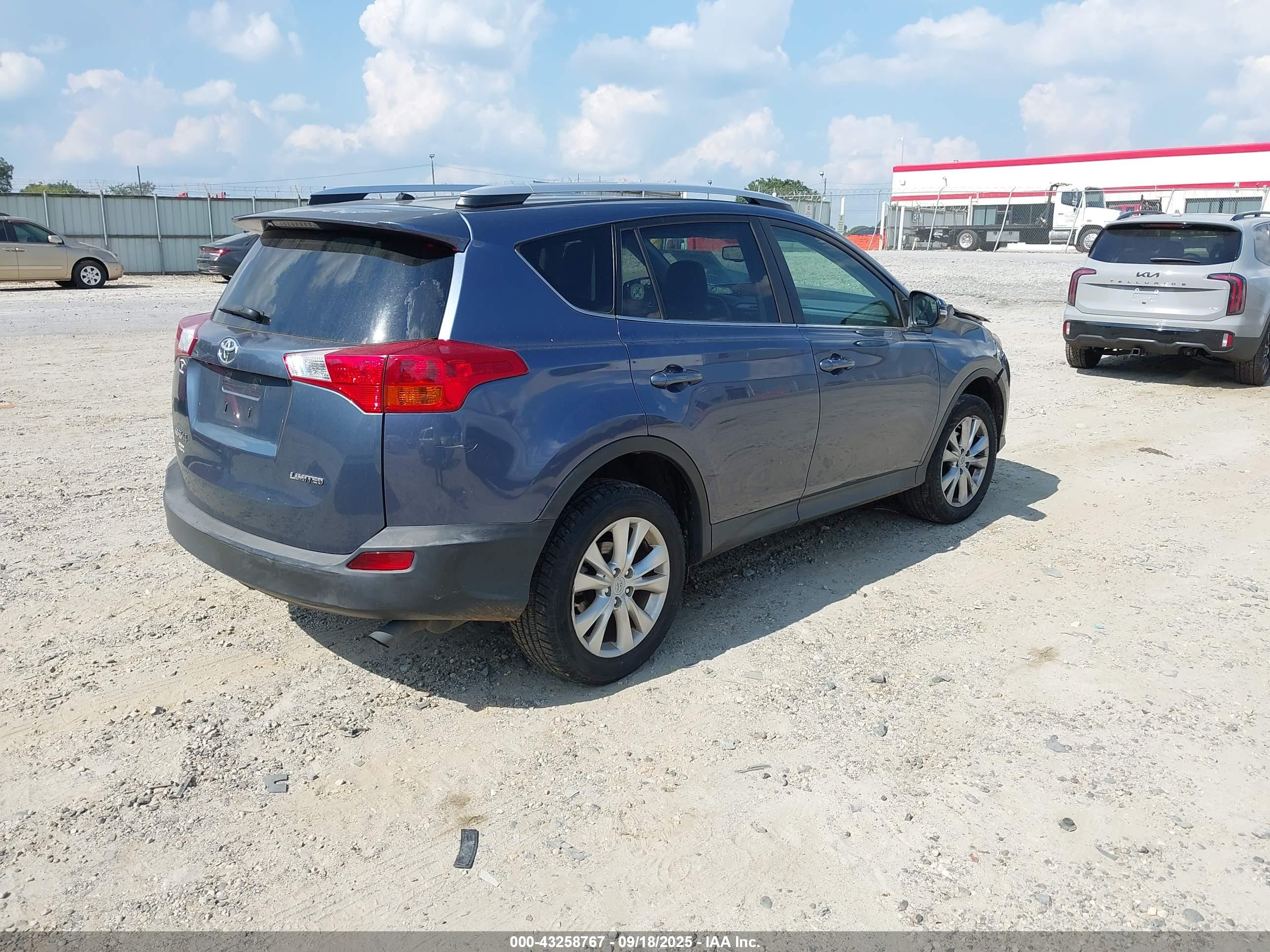 TOYOTA RAV4 image 4