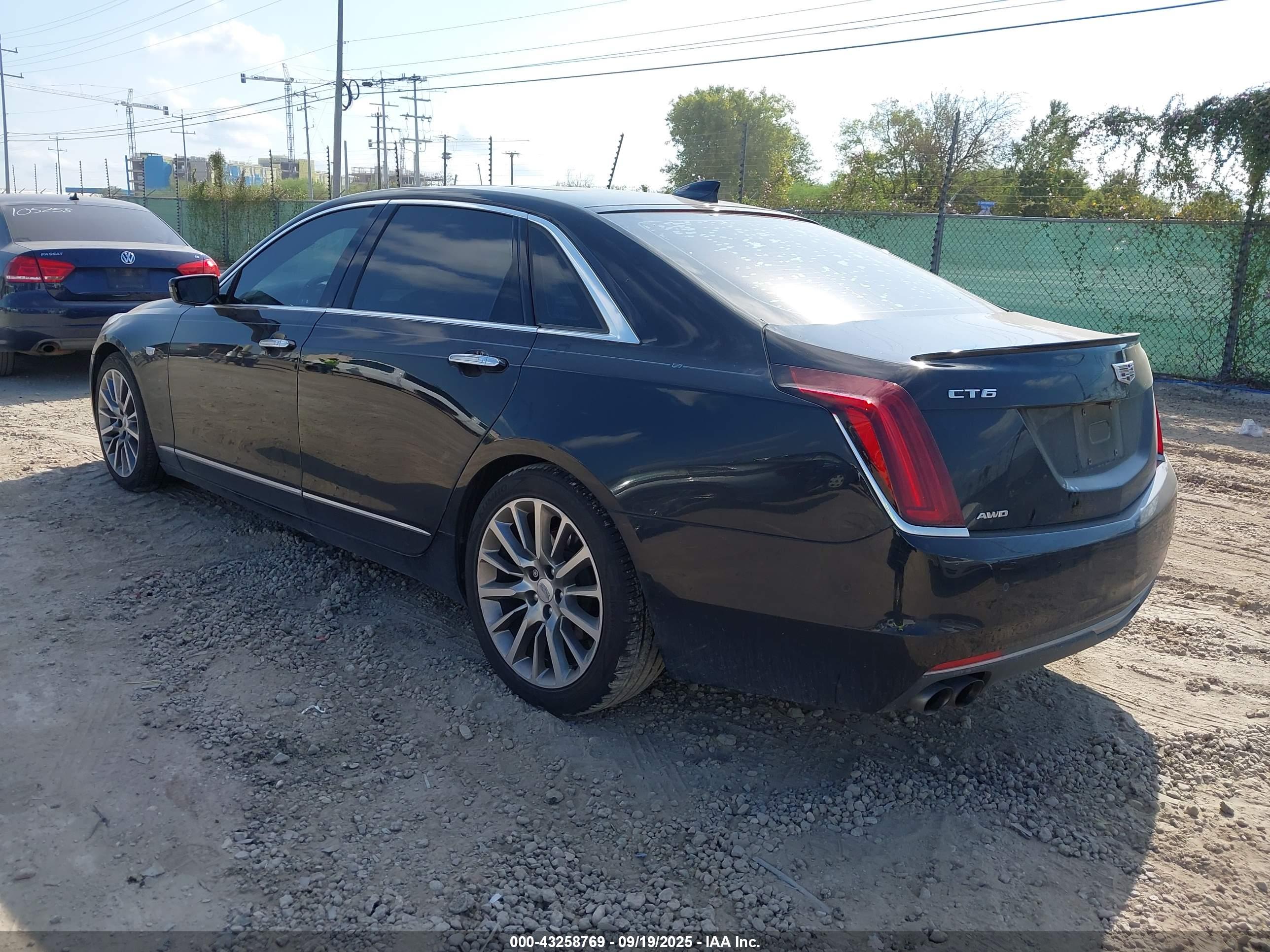CADILLAC CT6 image 3