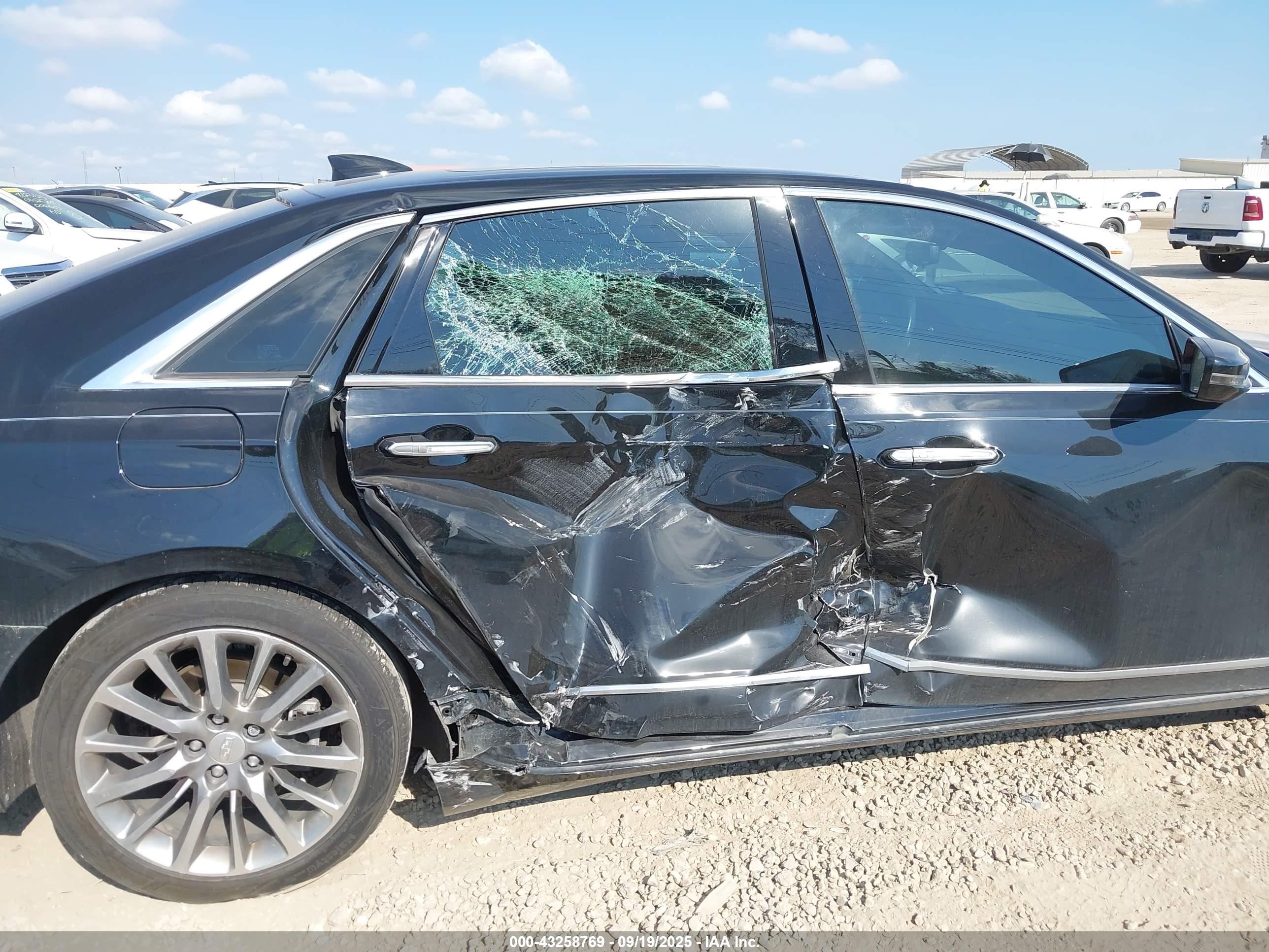 CADILLAC CT6 image 6