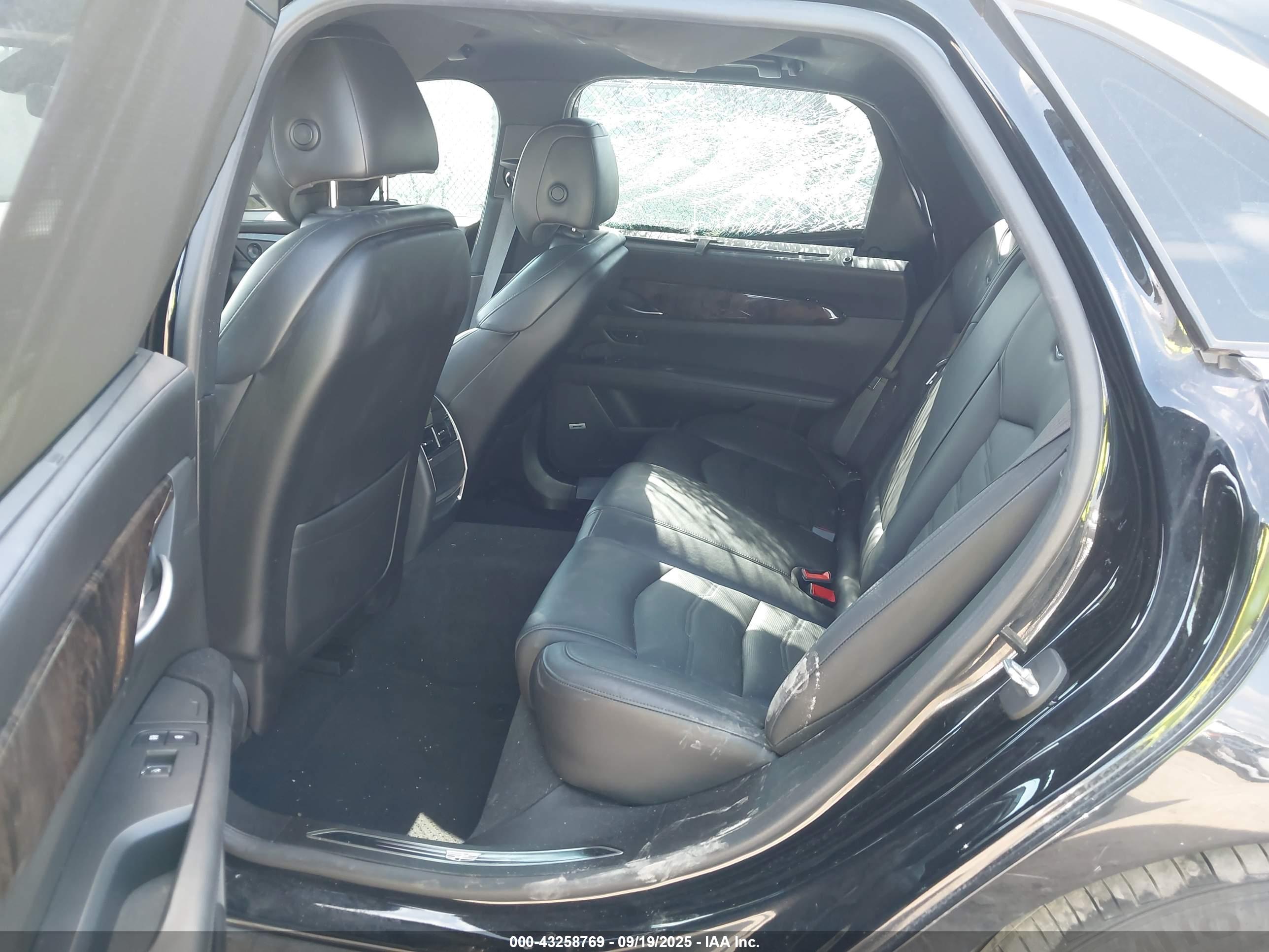 CADILLAC CT6 image 8