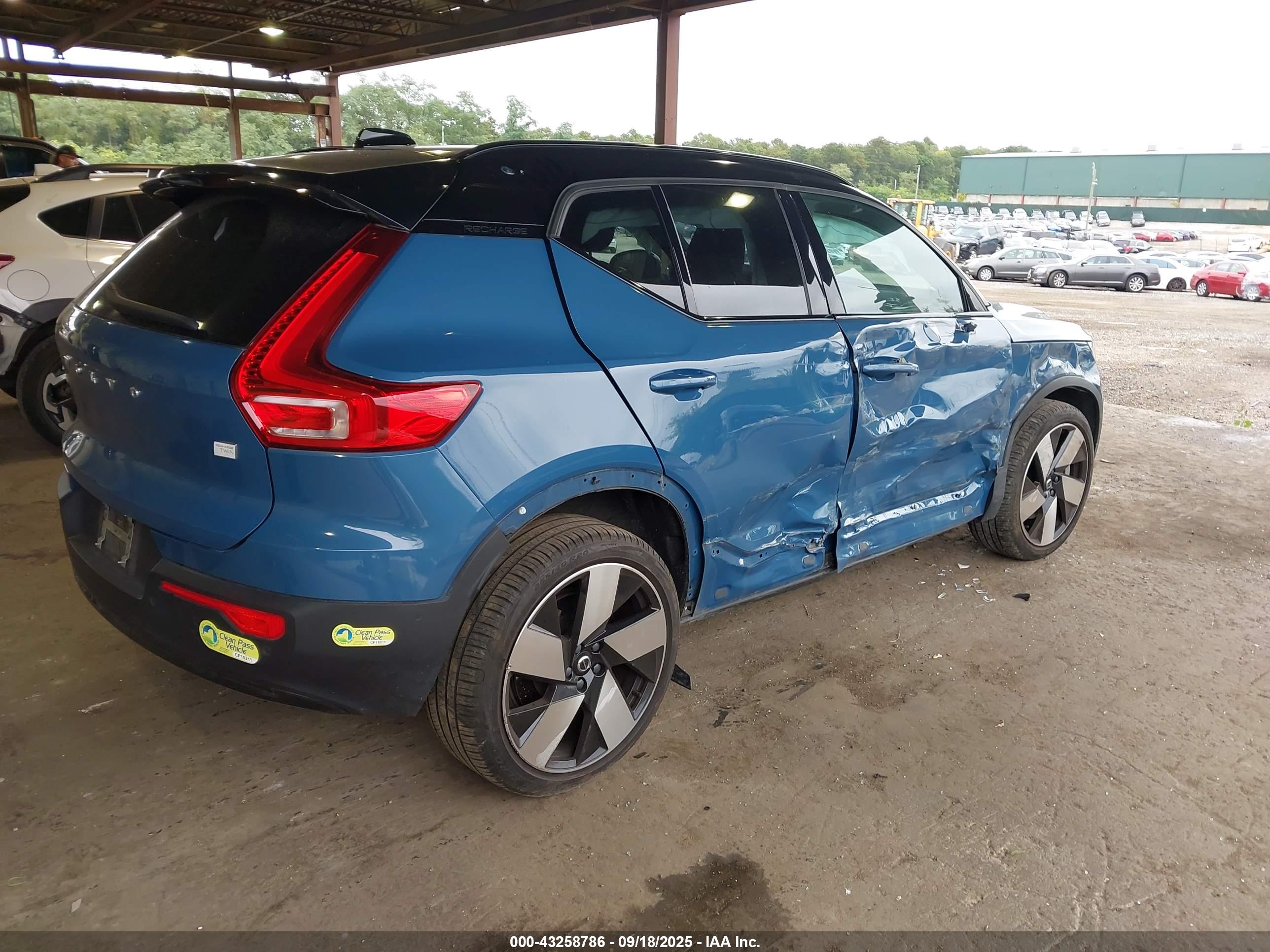 VOLVO XC40 image 4