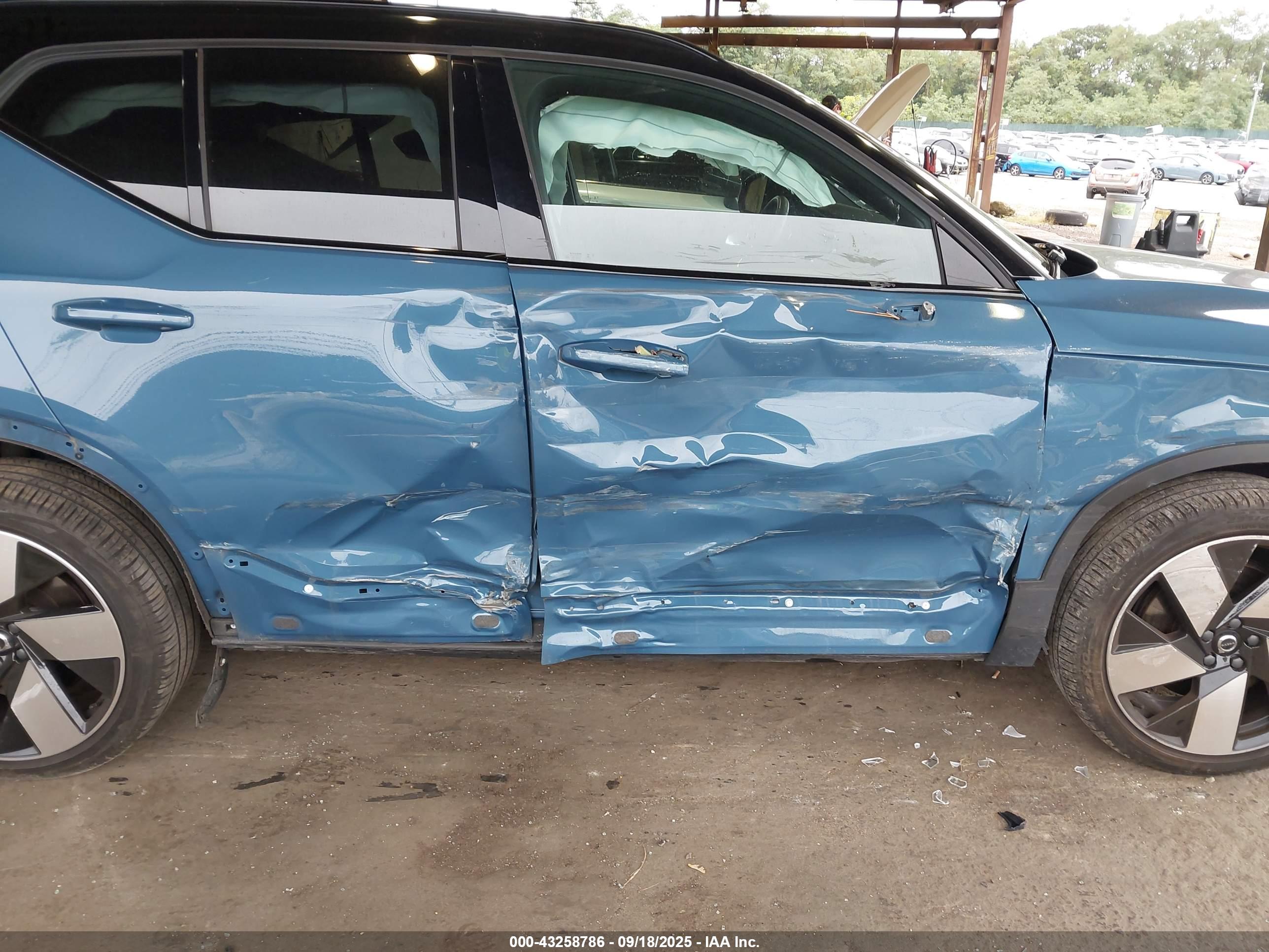 VOLVO XC40 image 6