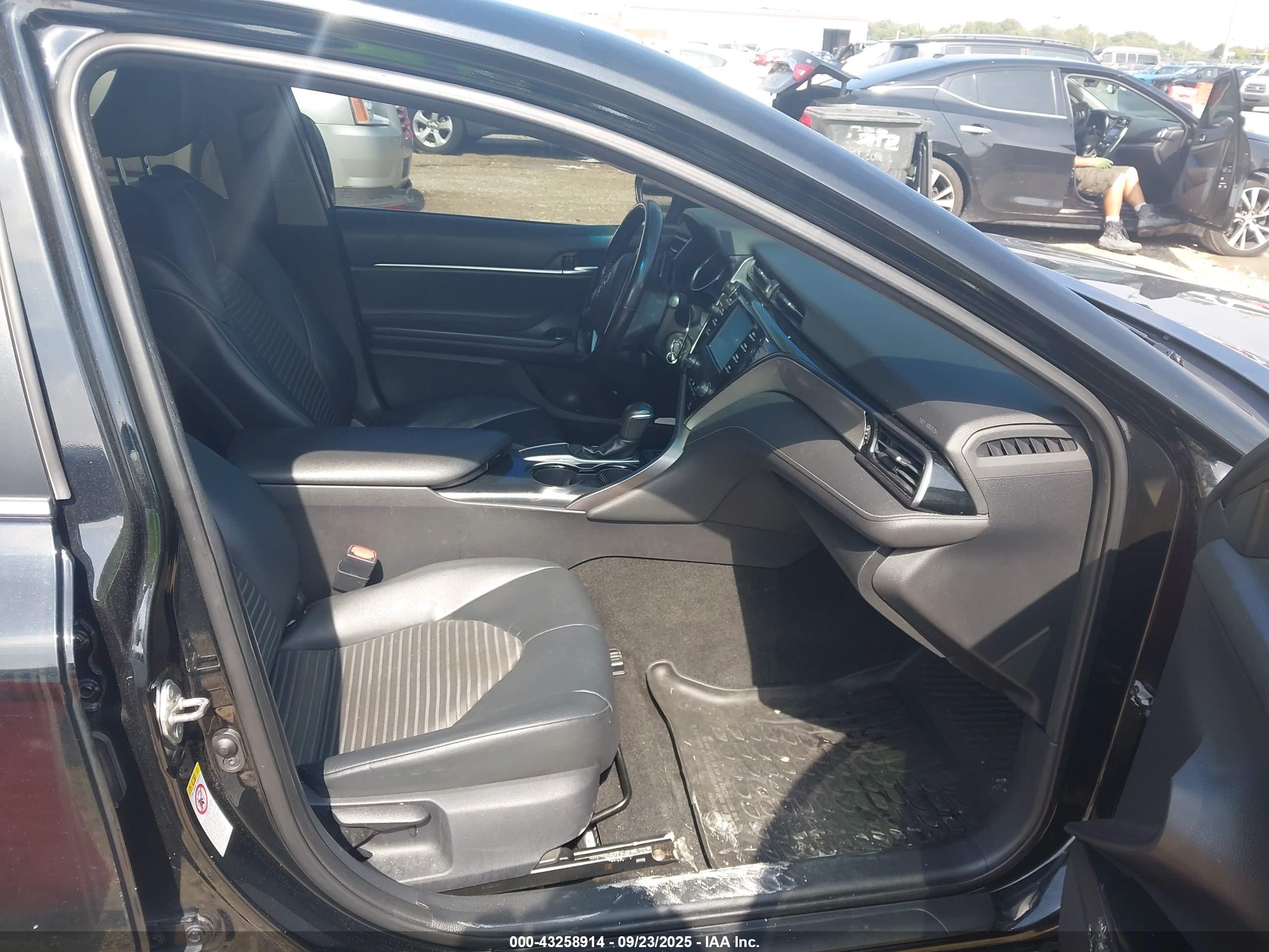 TOYOTA CAMRY image 5