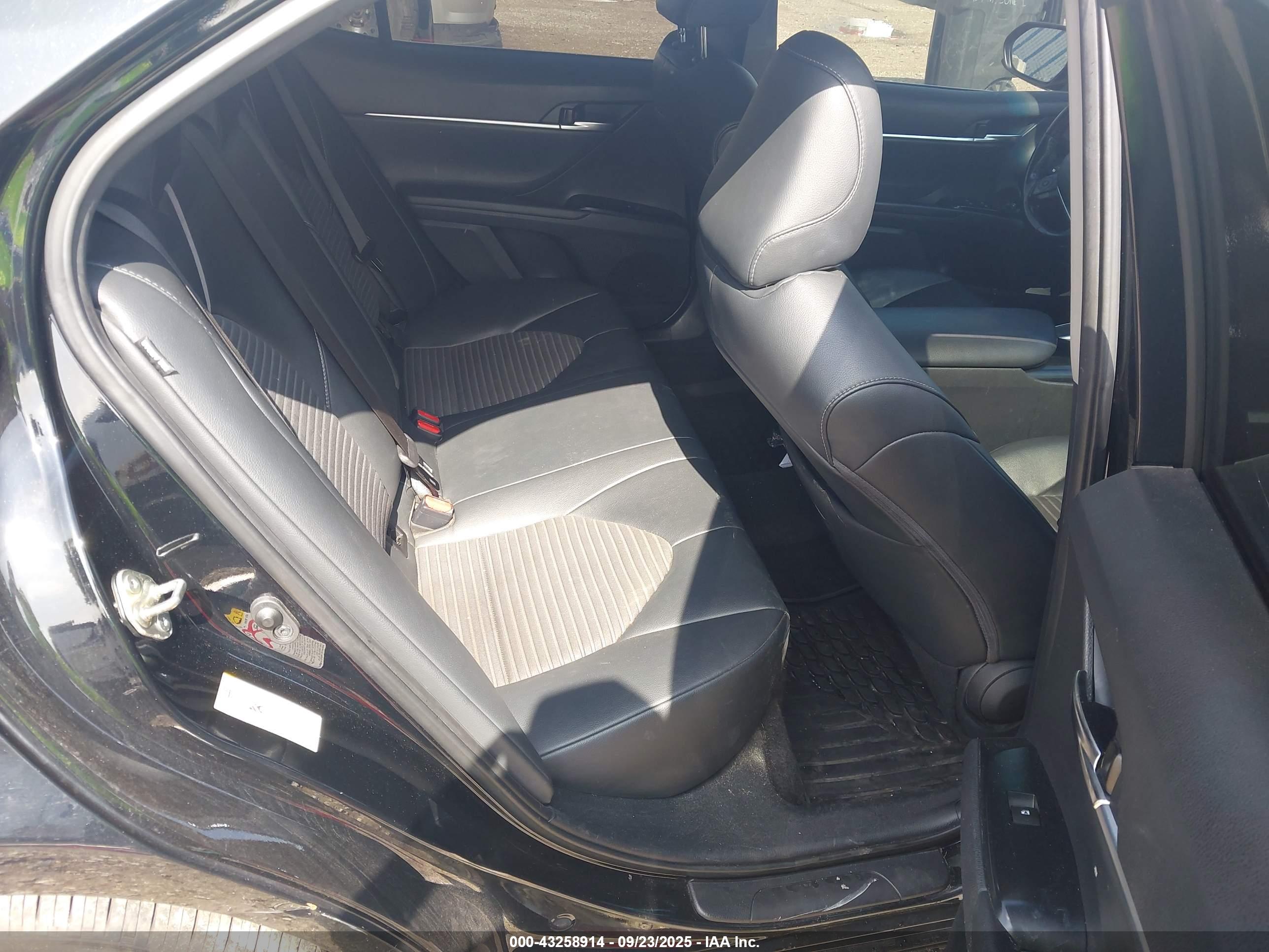 TOYOTA CAMRY image 8