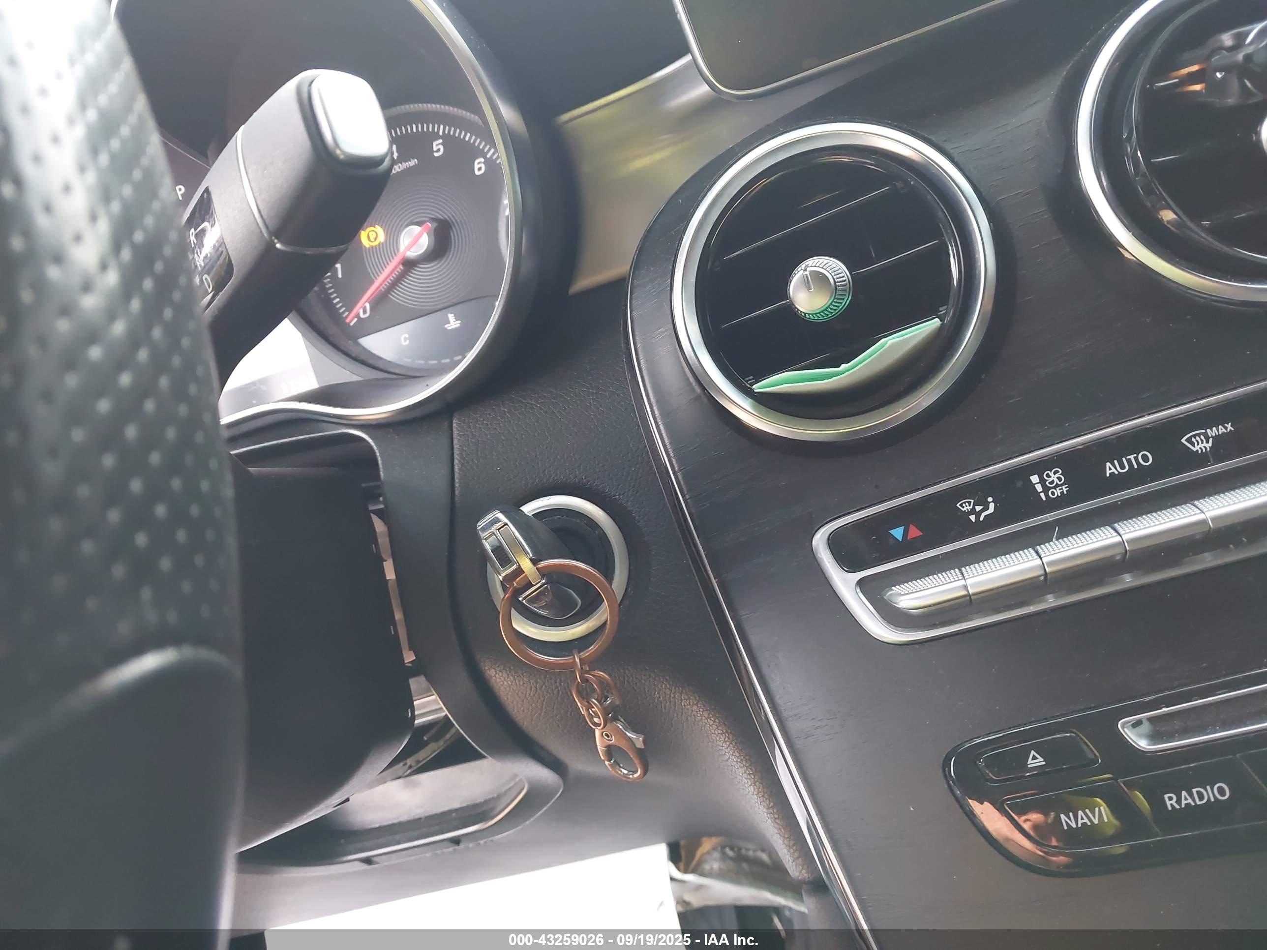 MERCEDES-BENZ GLC image 11