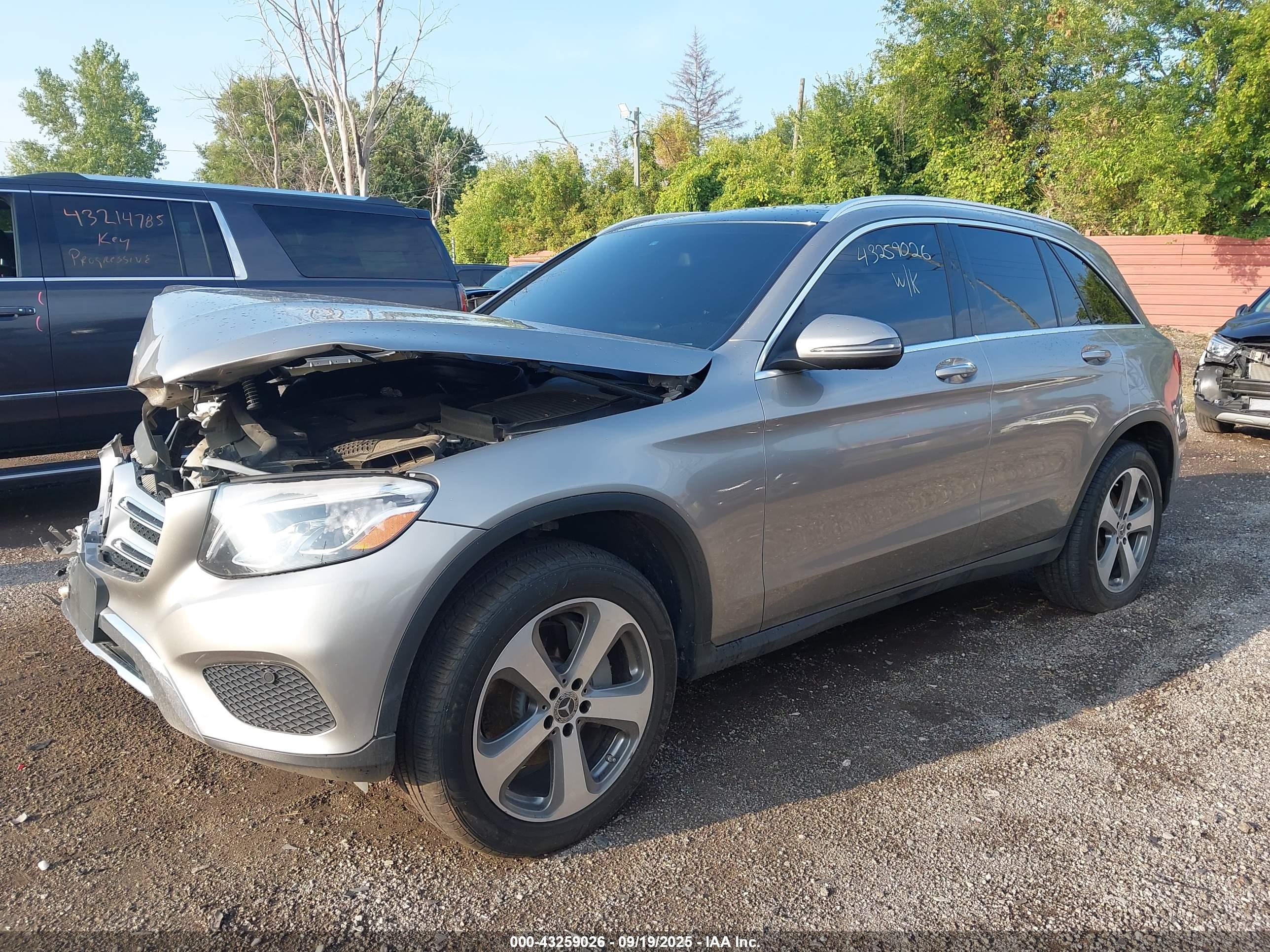 MERCEDES-BENZ GLC image 2