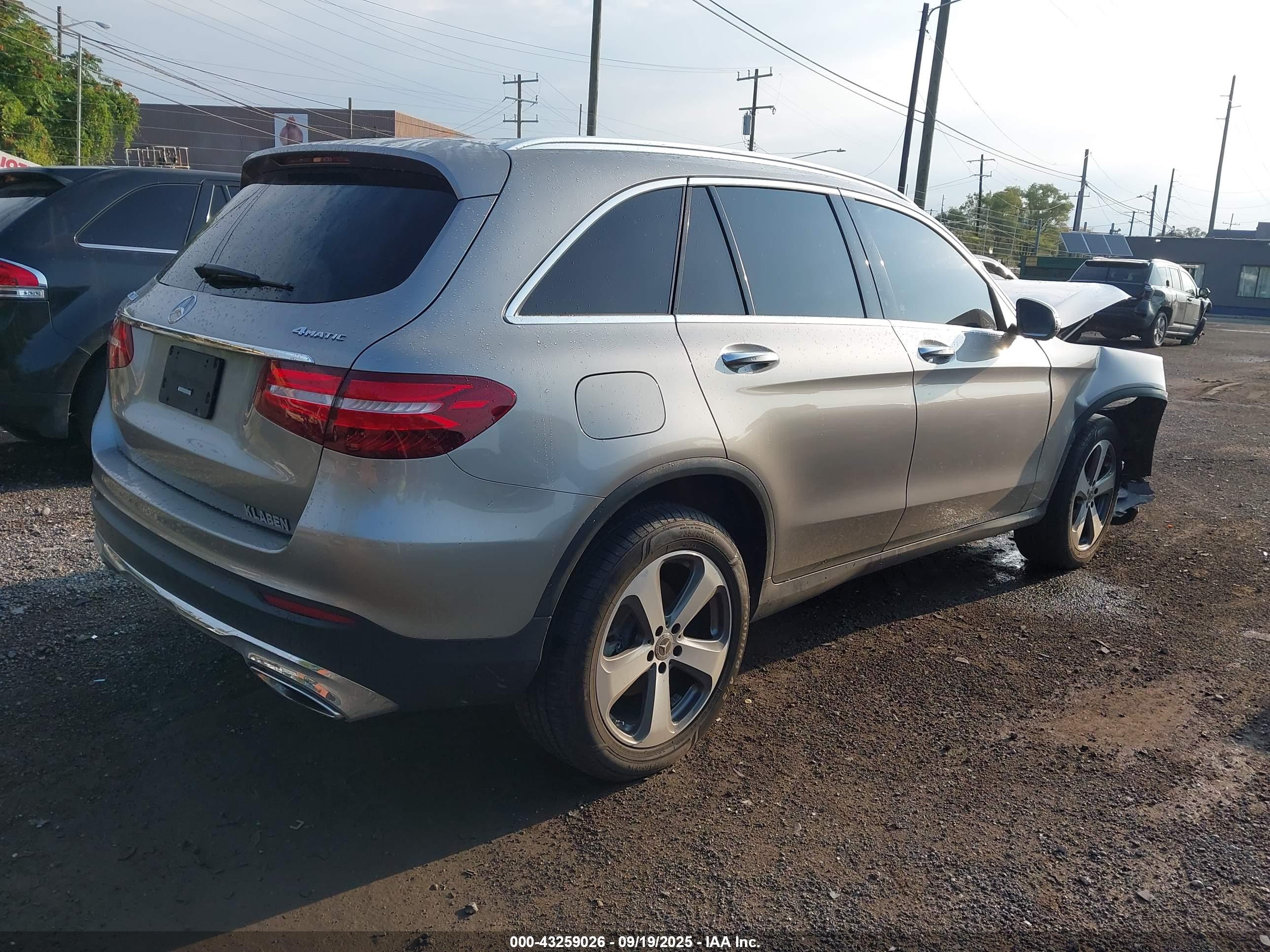 MERCEDES-BENZ GLC image 4