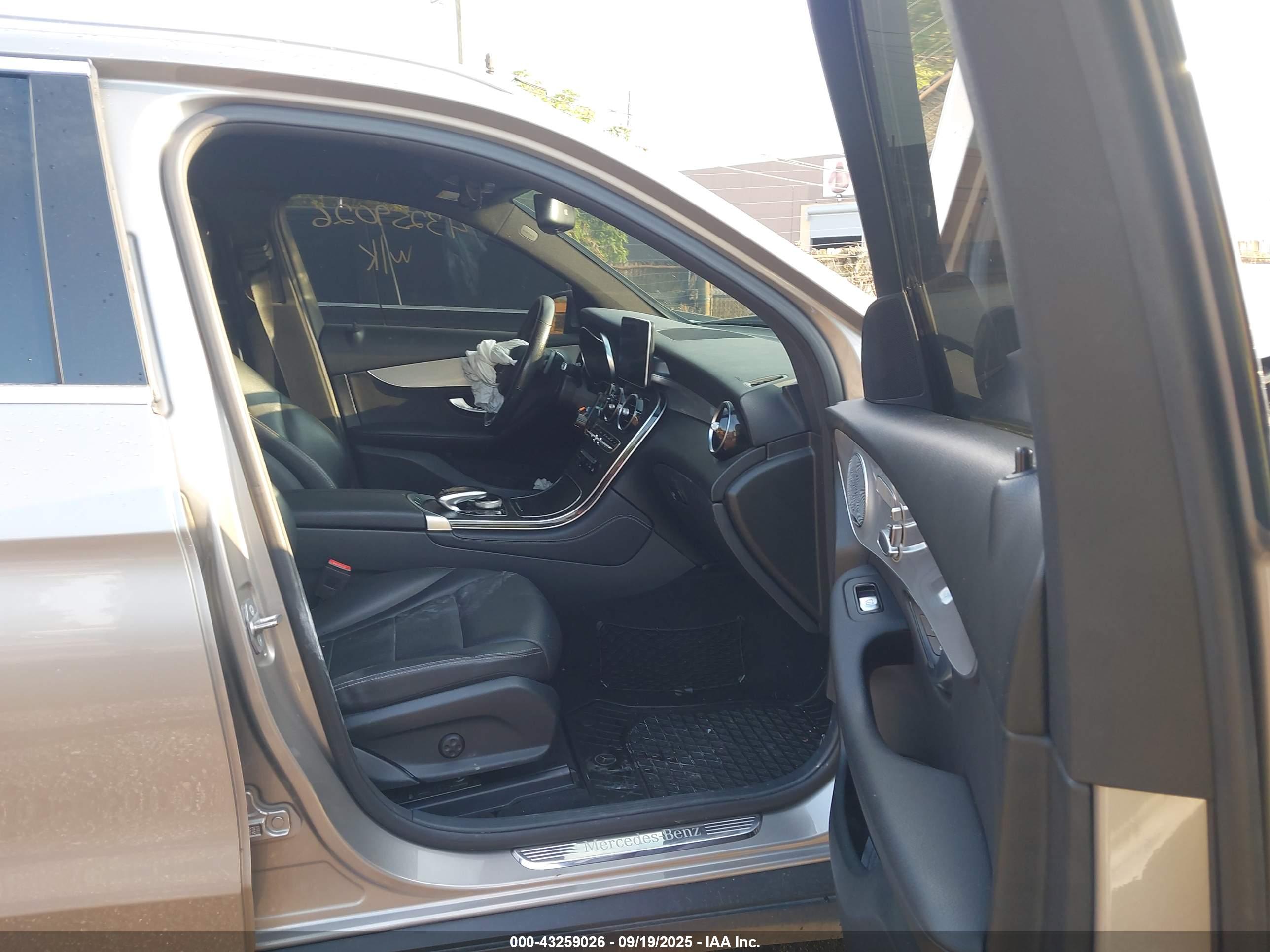 MERCEDES-BENZ GLC image 5