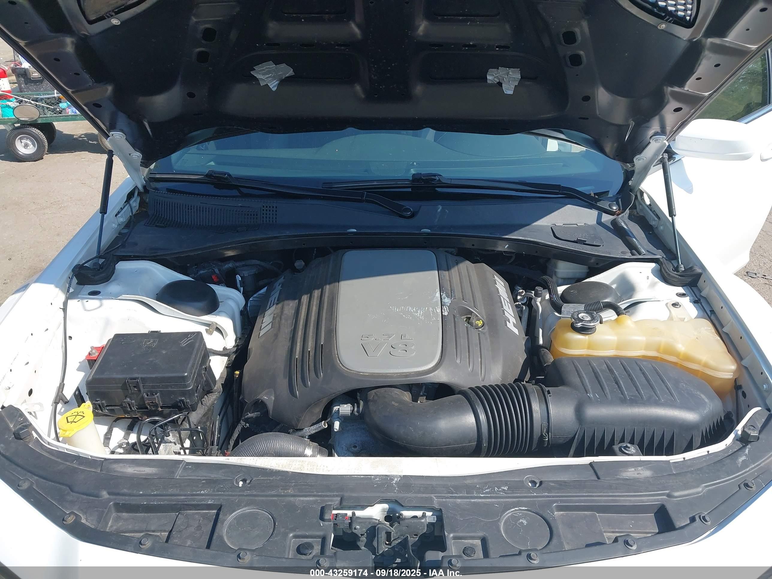 CHRYSLER 300 image 10