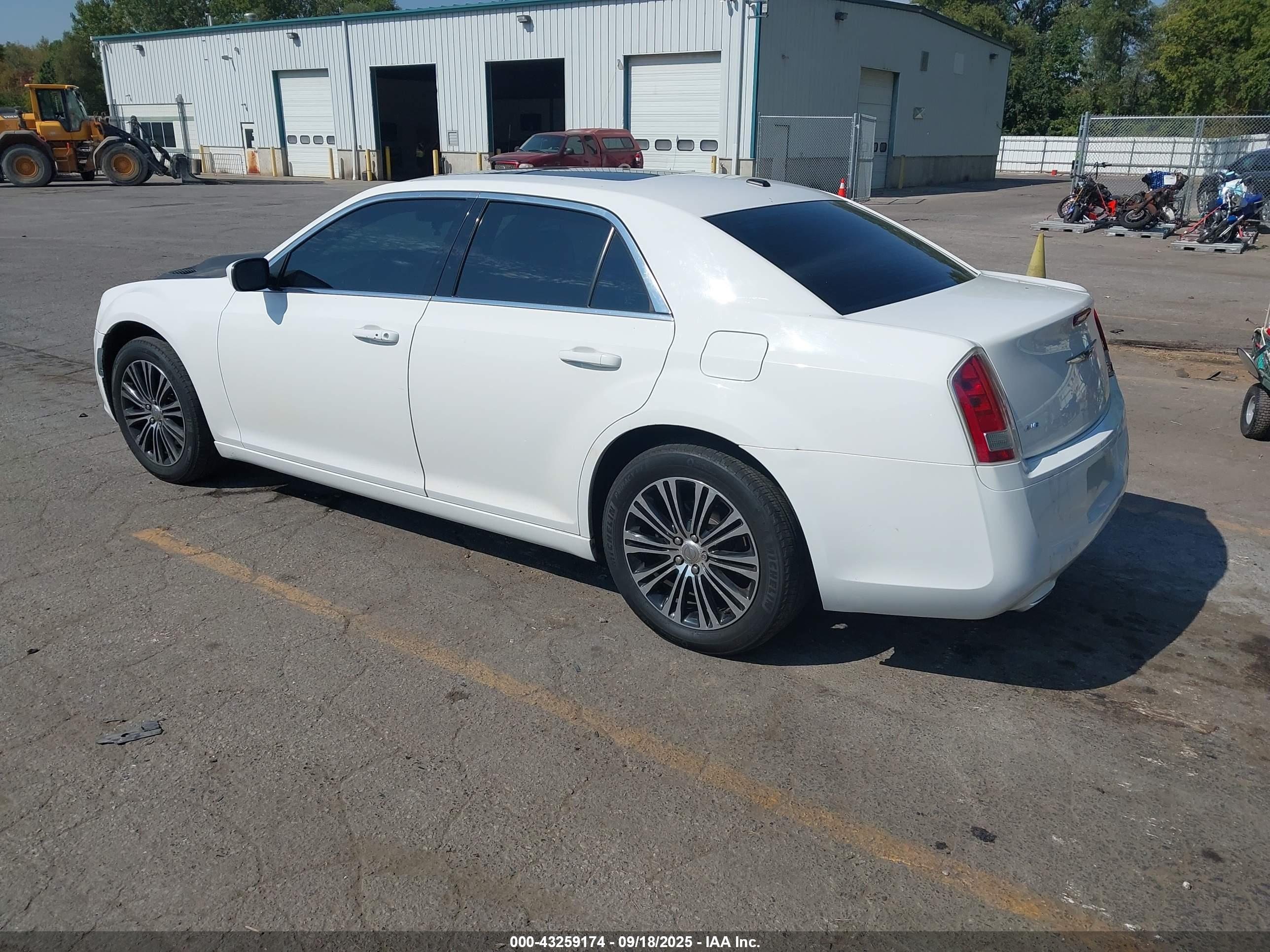 CHRYSLER 300 image 3