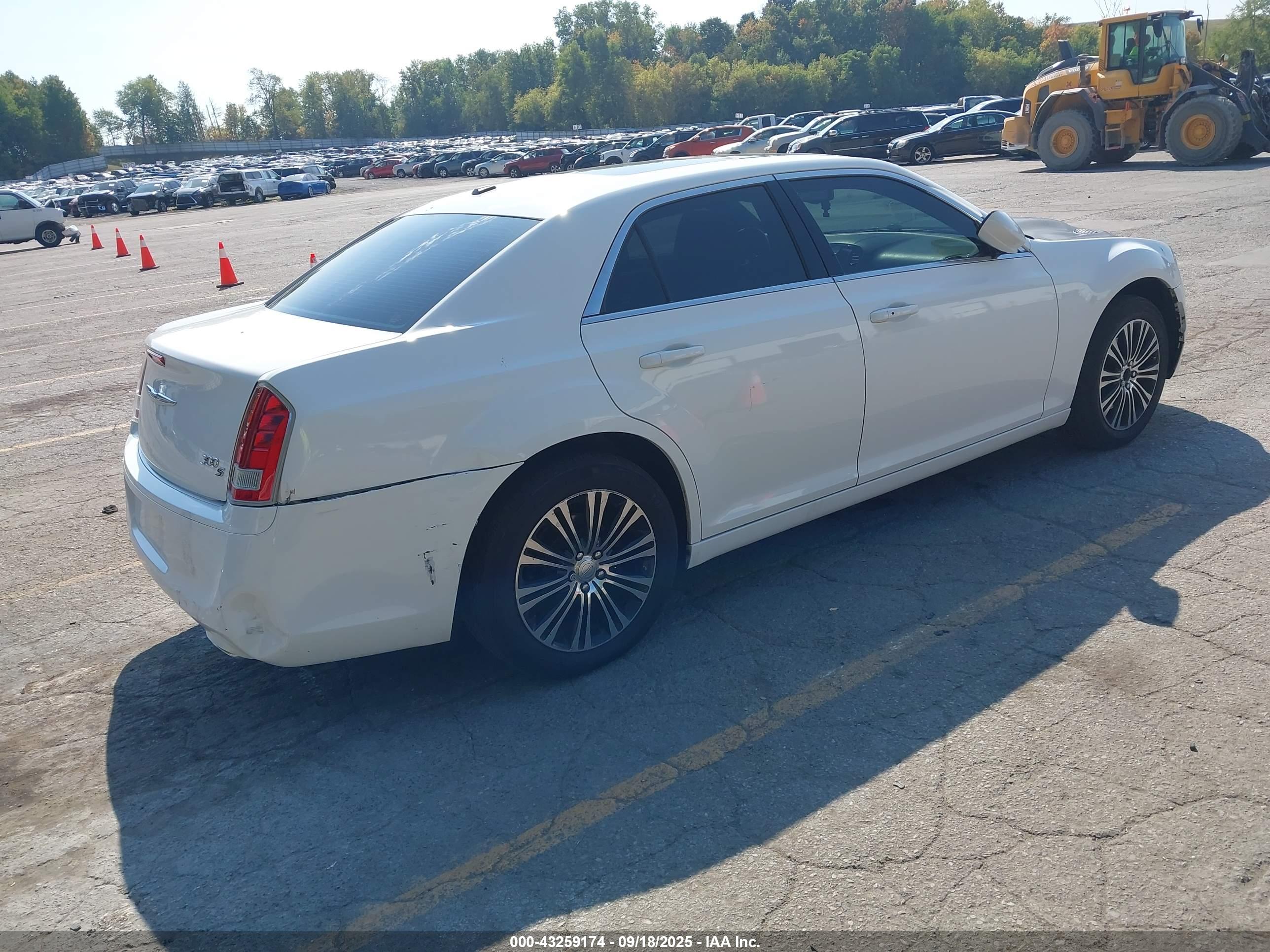 CHRYSLER 300 image 4