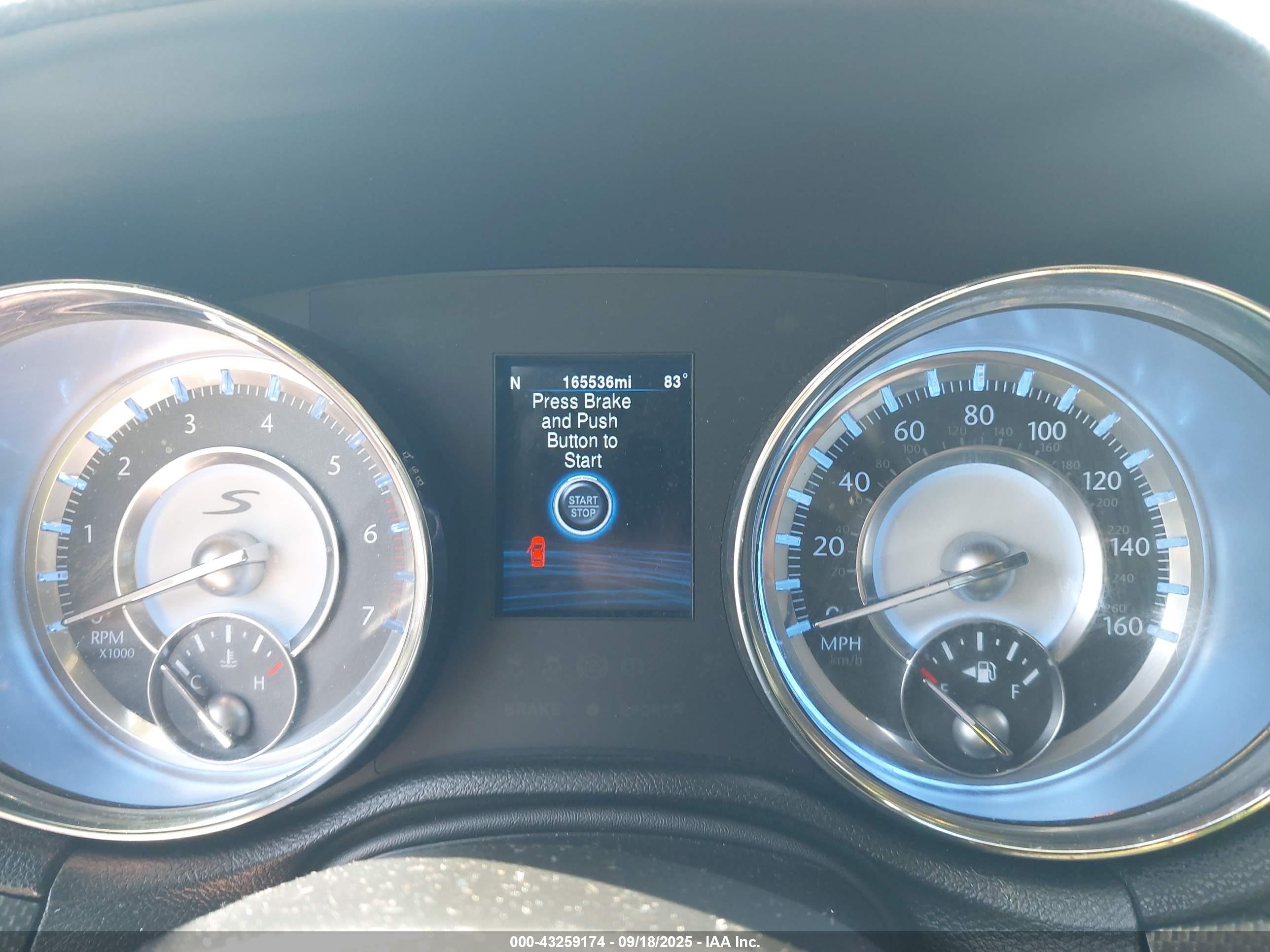 CHRYSLER 300 image 7