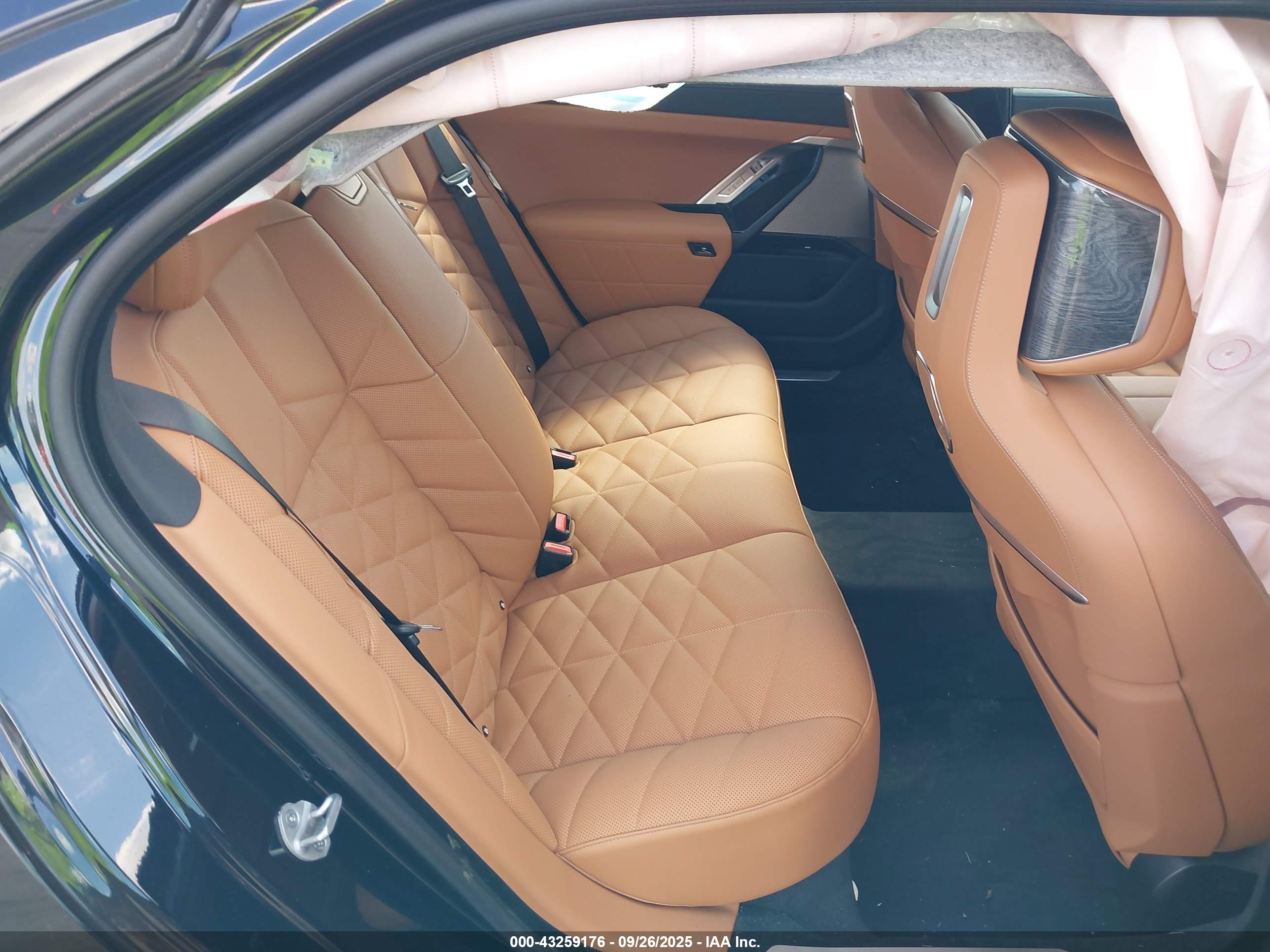 BMW 740 image 8