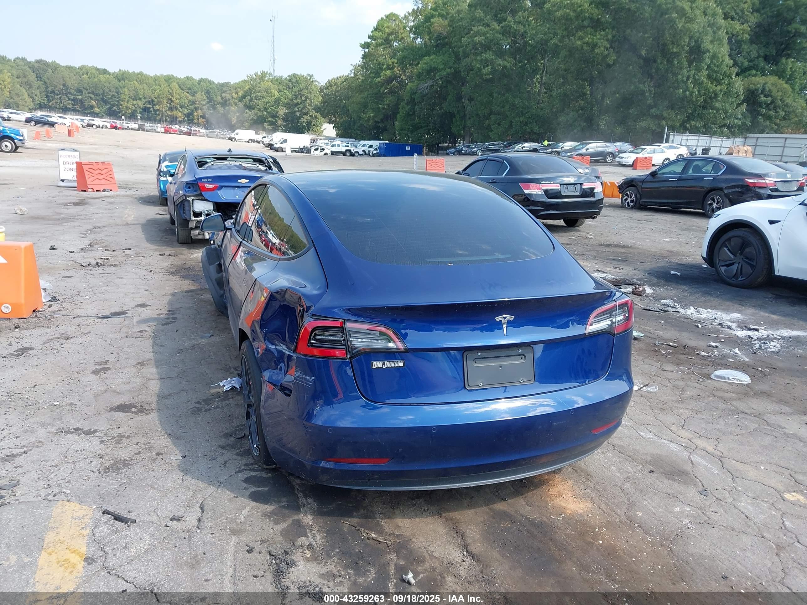 TESLA MODEL image 3