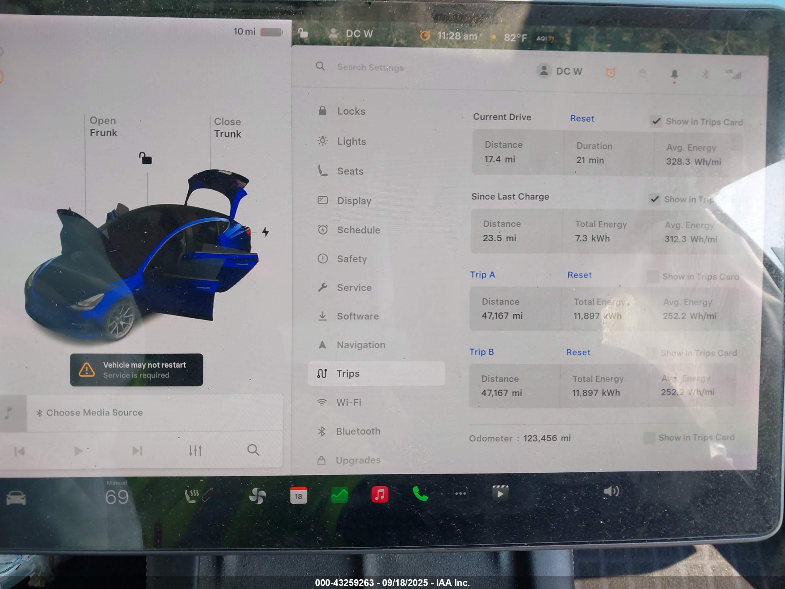TESLA MODEL image 7