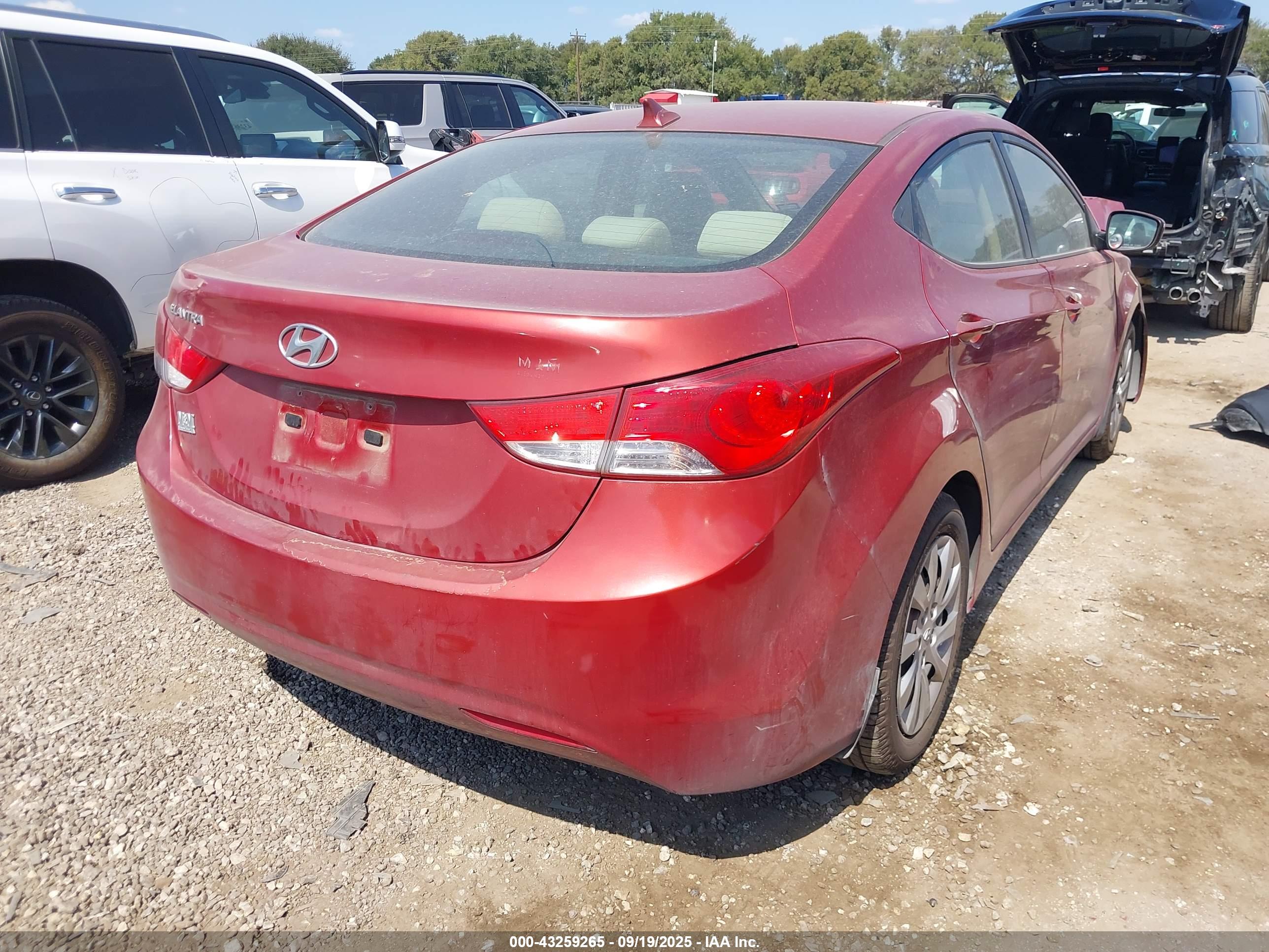 HYUNDAI ELANTRA image 4