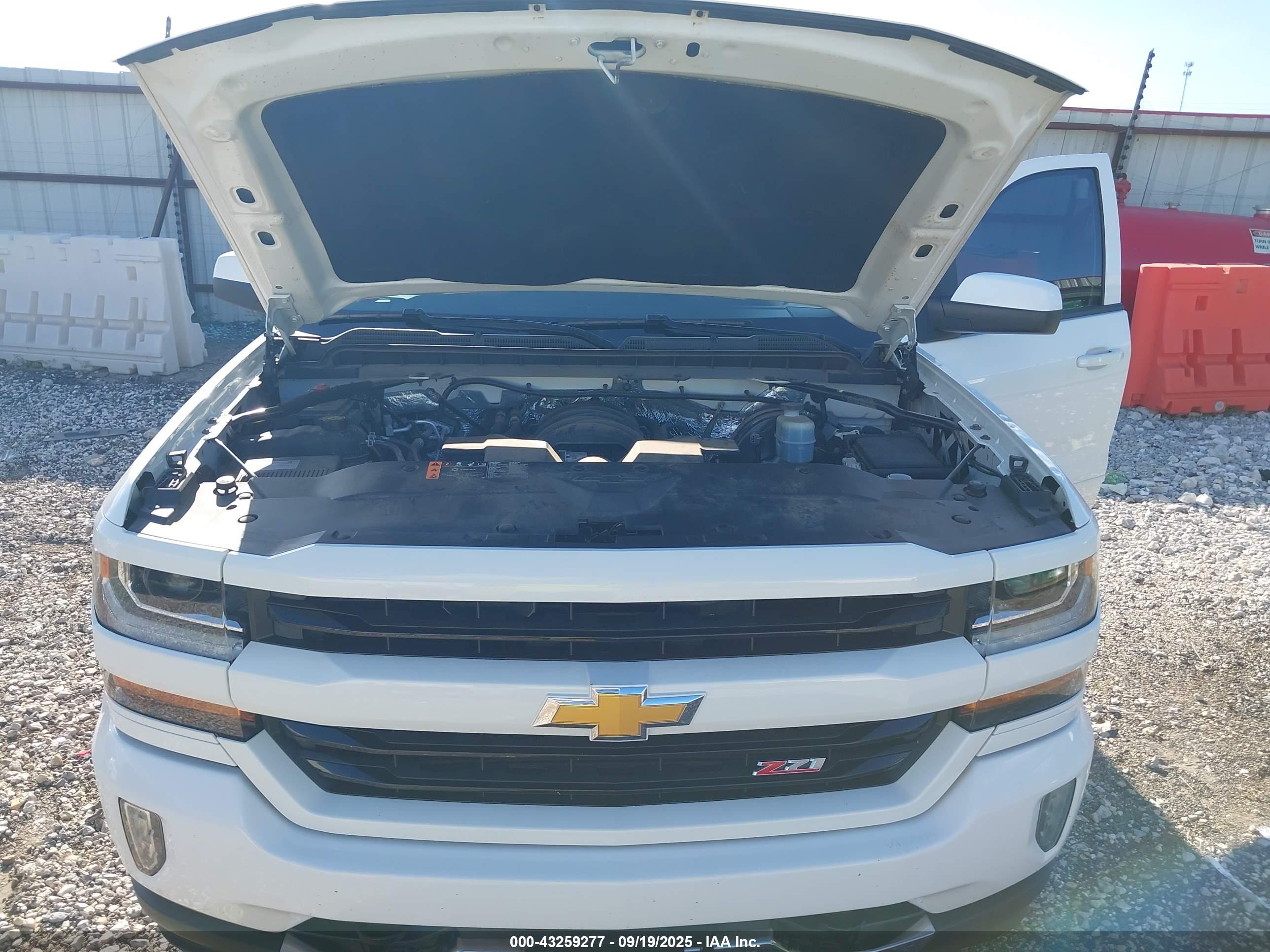 CHEVROLET SILVERADO image 10