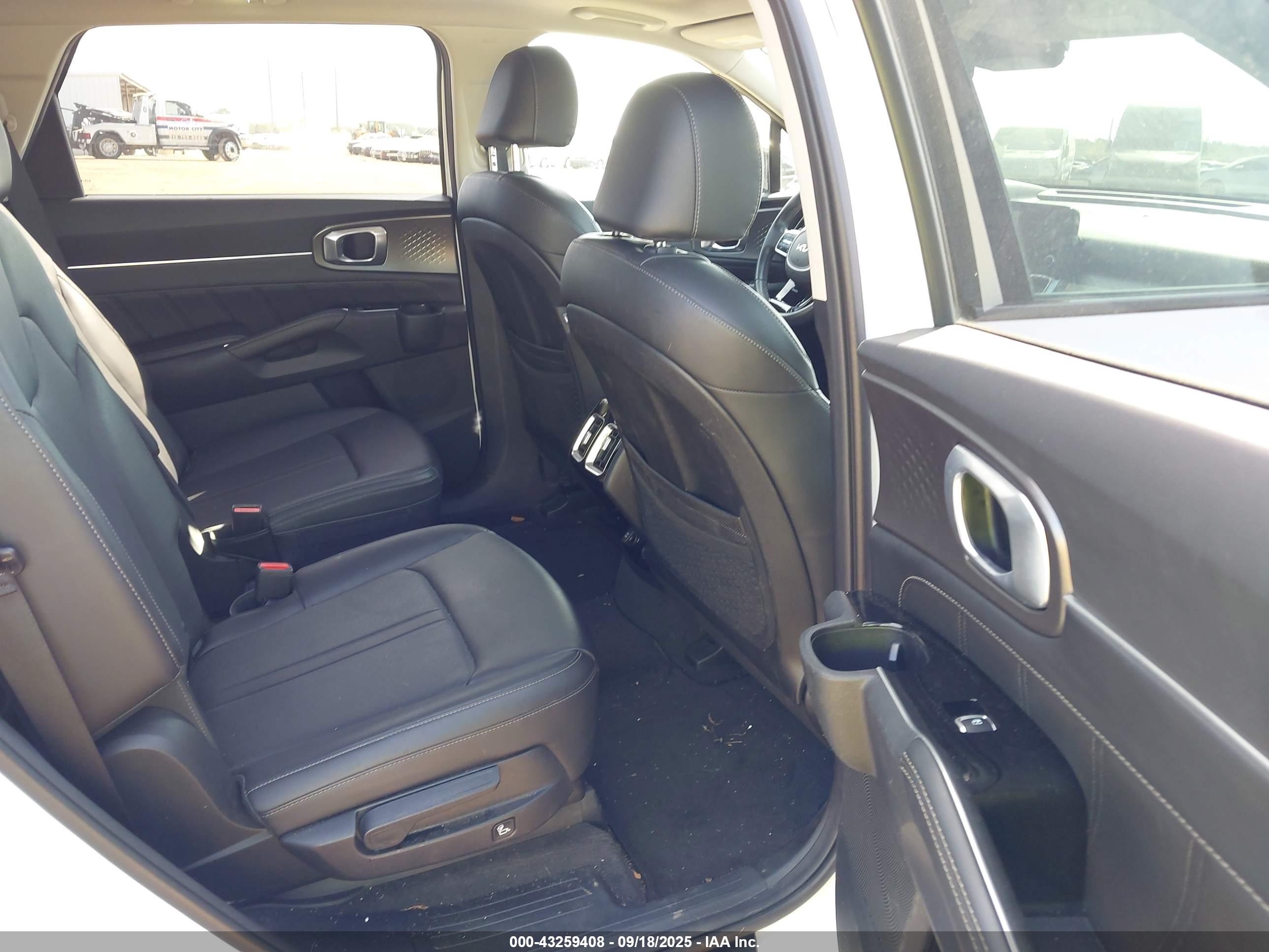 KIA SORENTO image 8