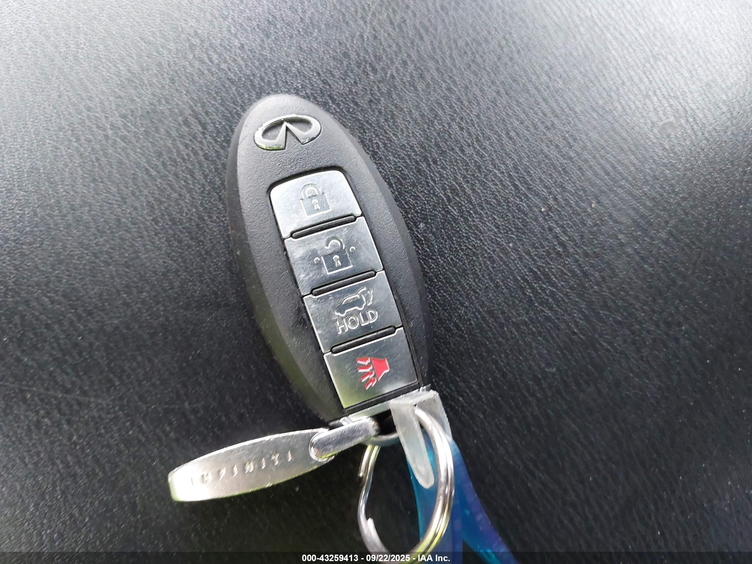 INFINITI QX56 image 11