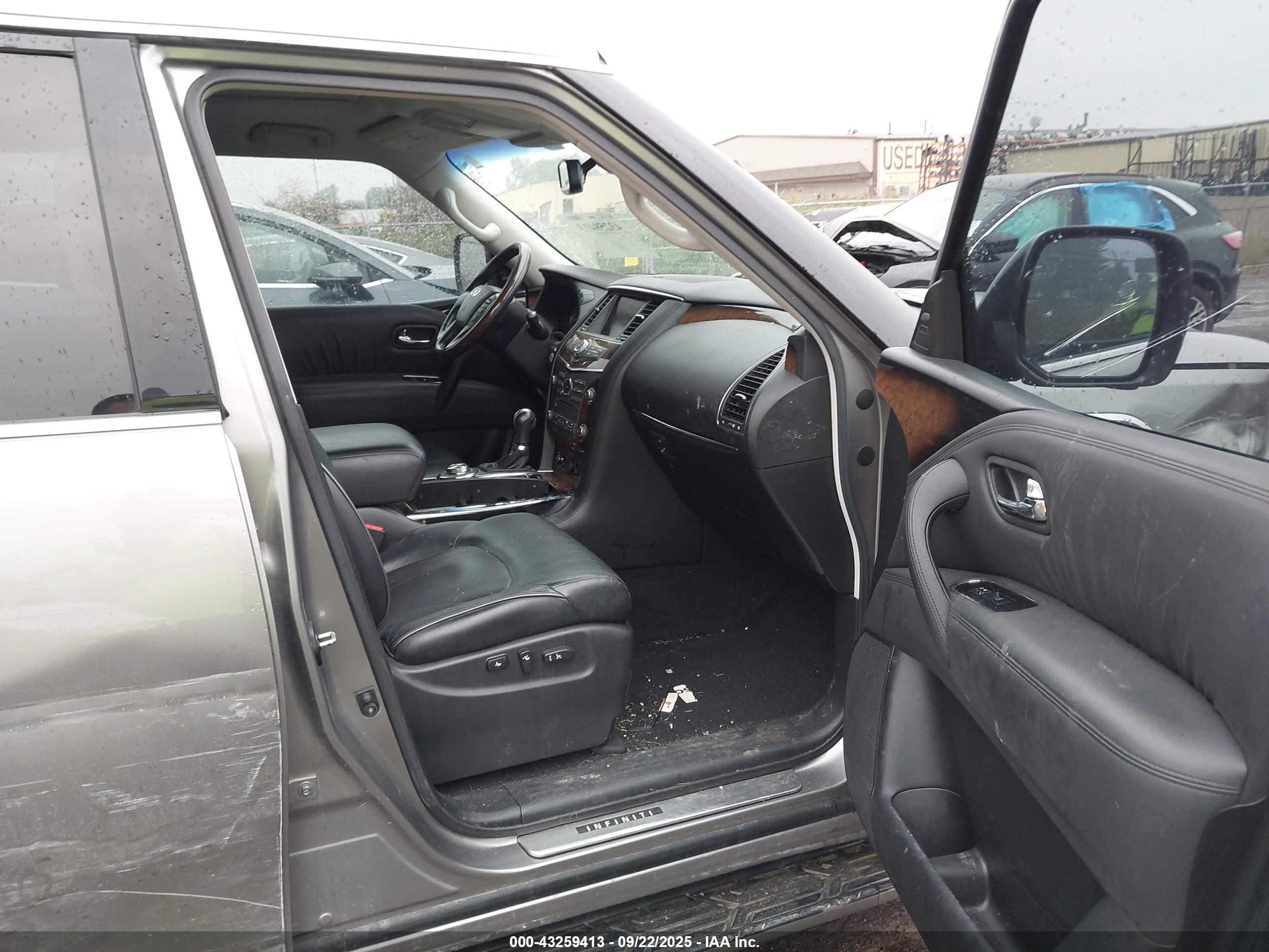 INFINITI QX56 image 5