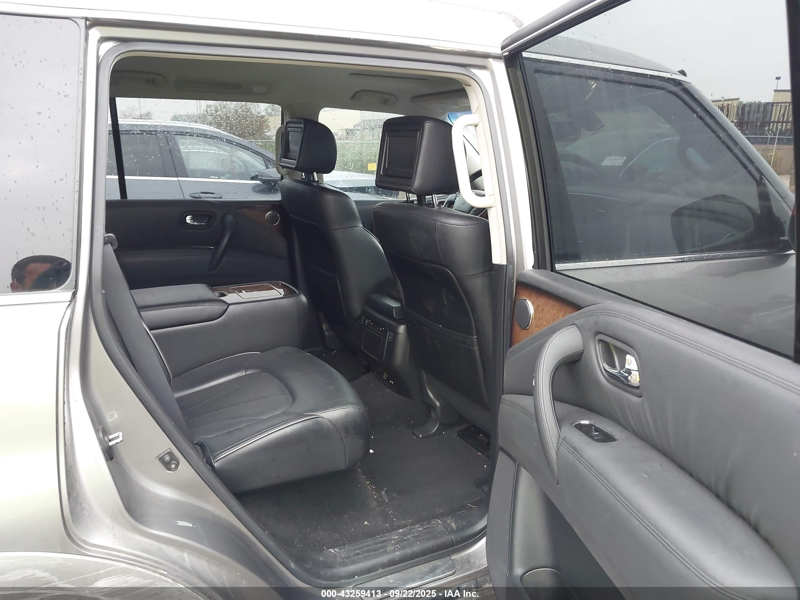 INFINITI QX56 image 8