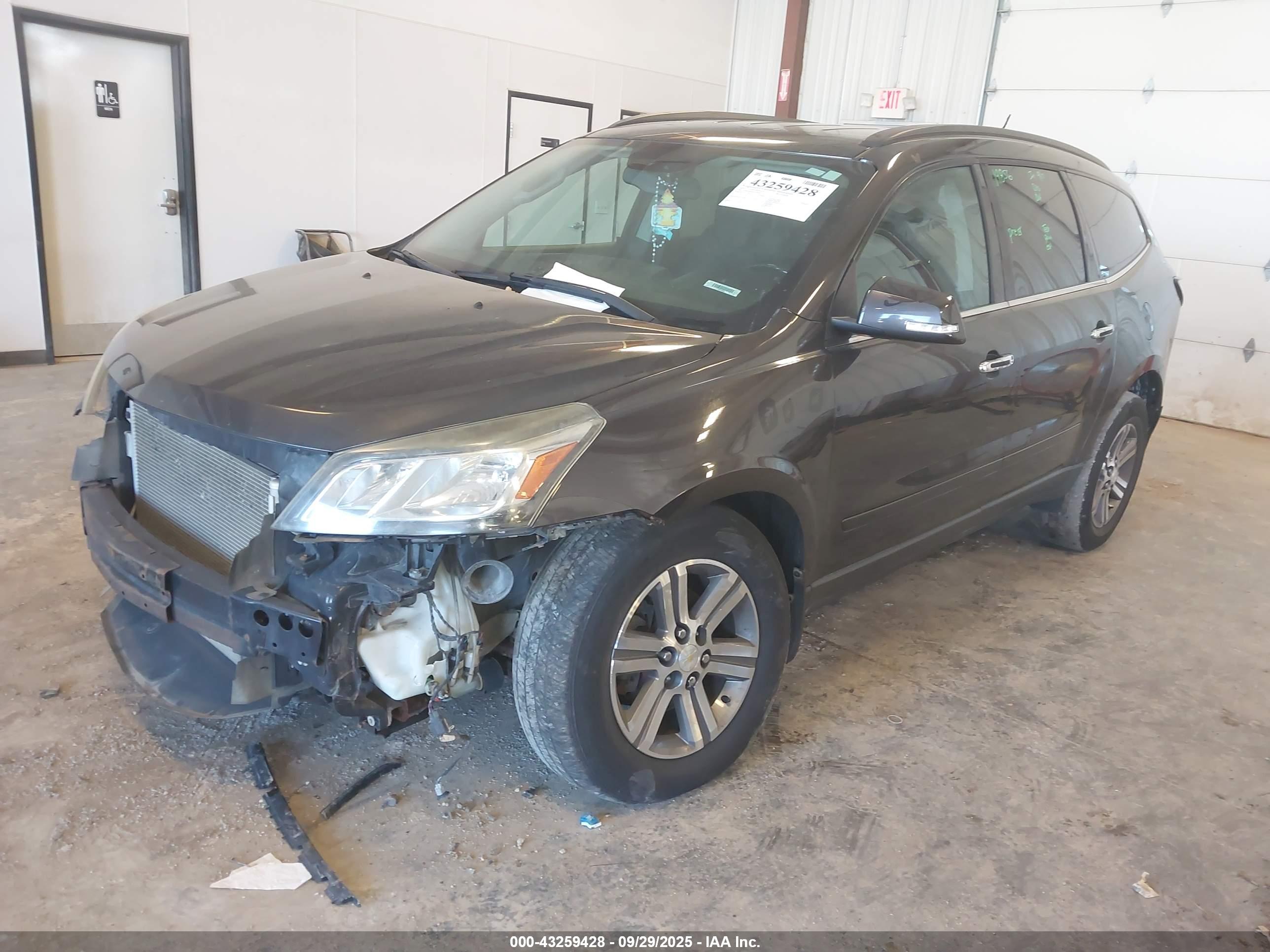 CHEVROLET TRAVERSE image 2