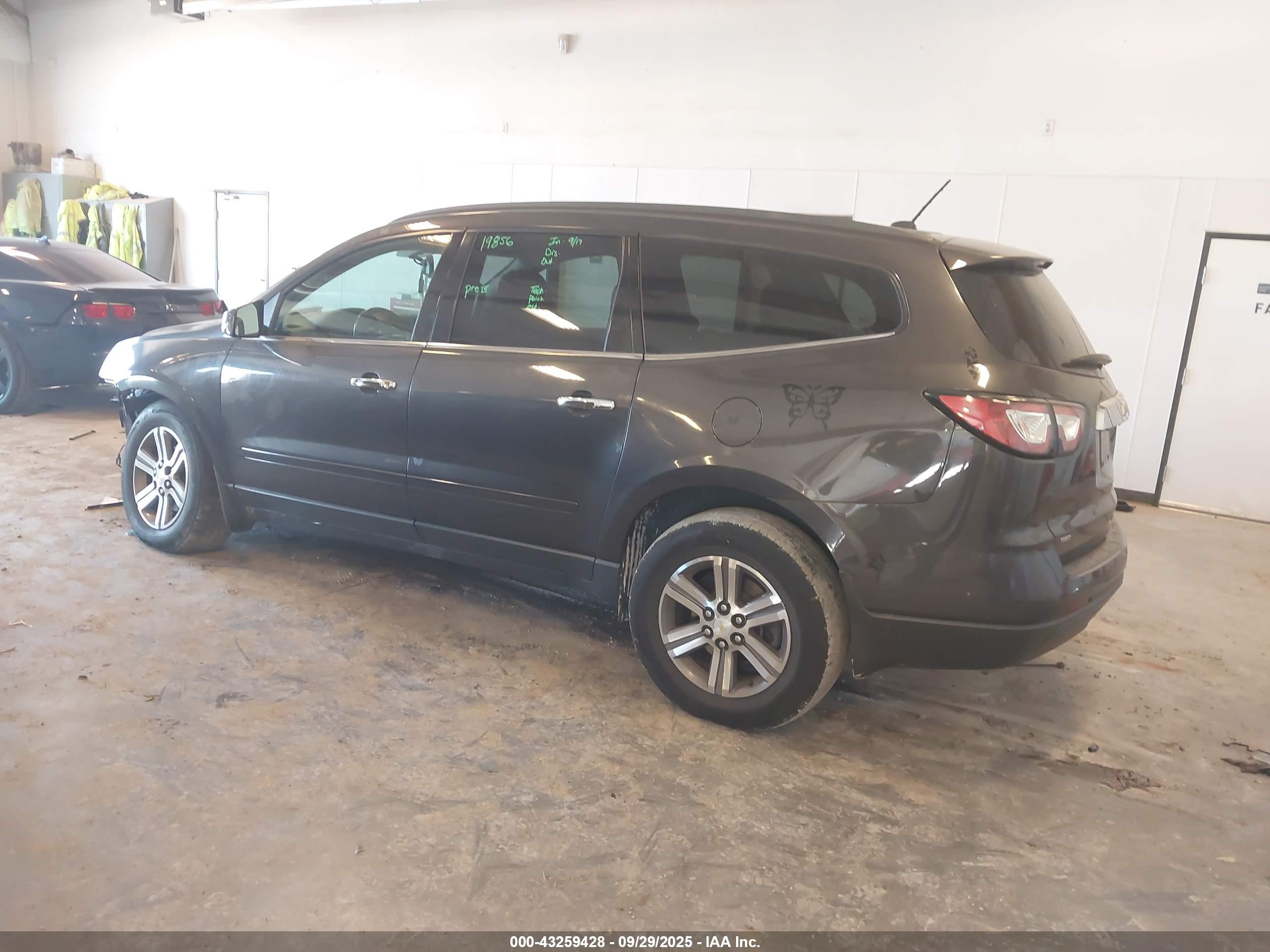 CHEVROLET TRAVERSE image 3