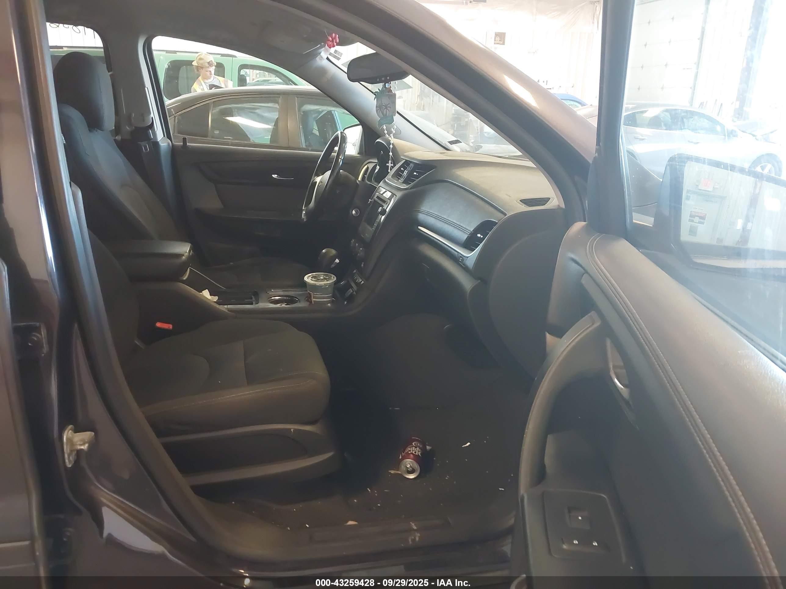 CHEVROLET TRAVERSE image 5
