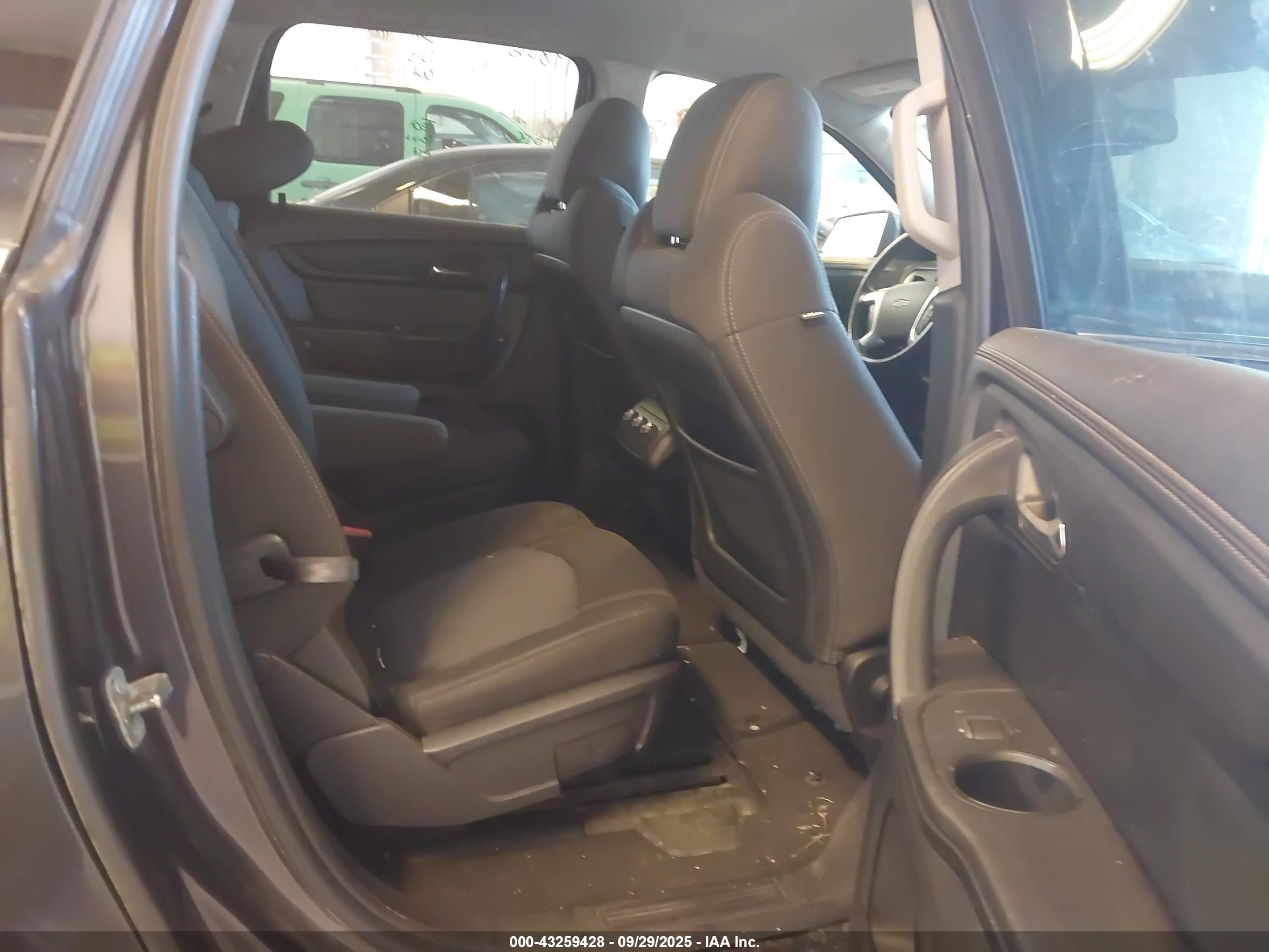 CHEVROLET TRAVERSE image 8