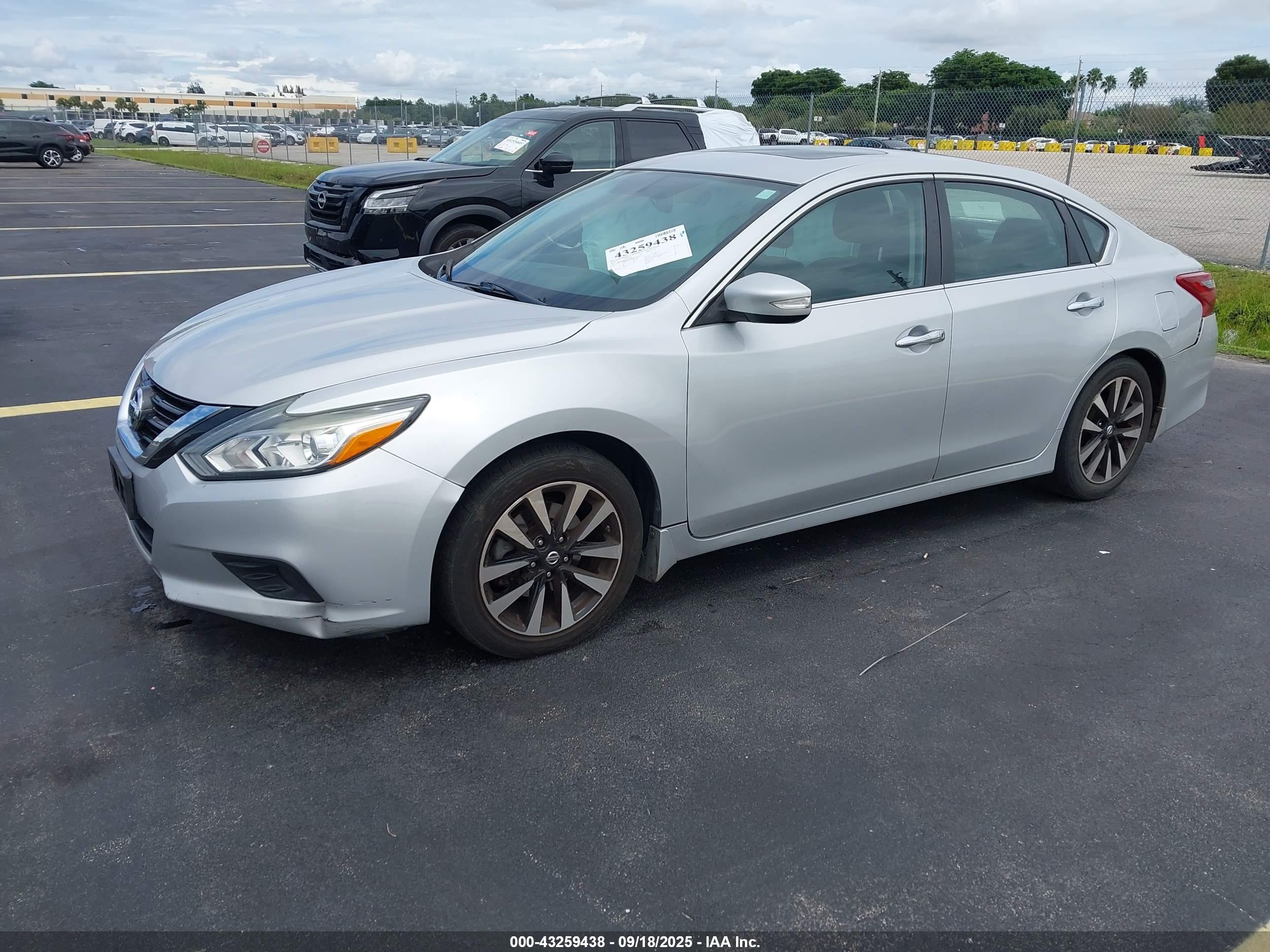 NISSAN ALTIMA image 2