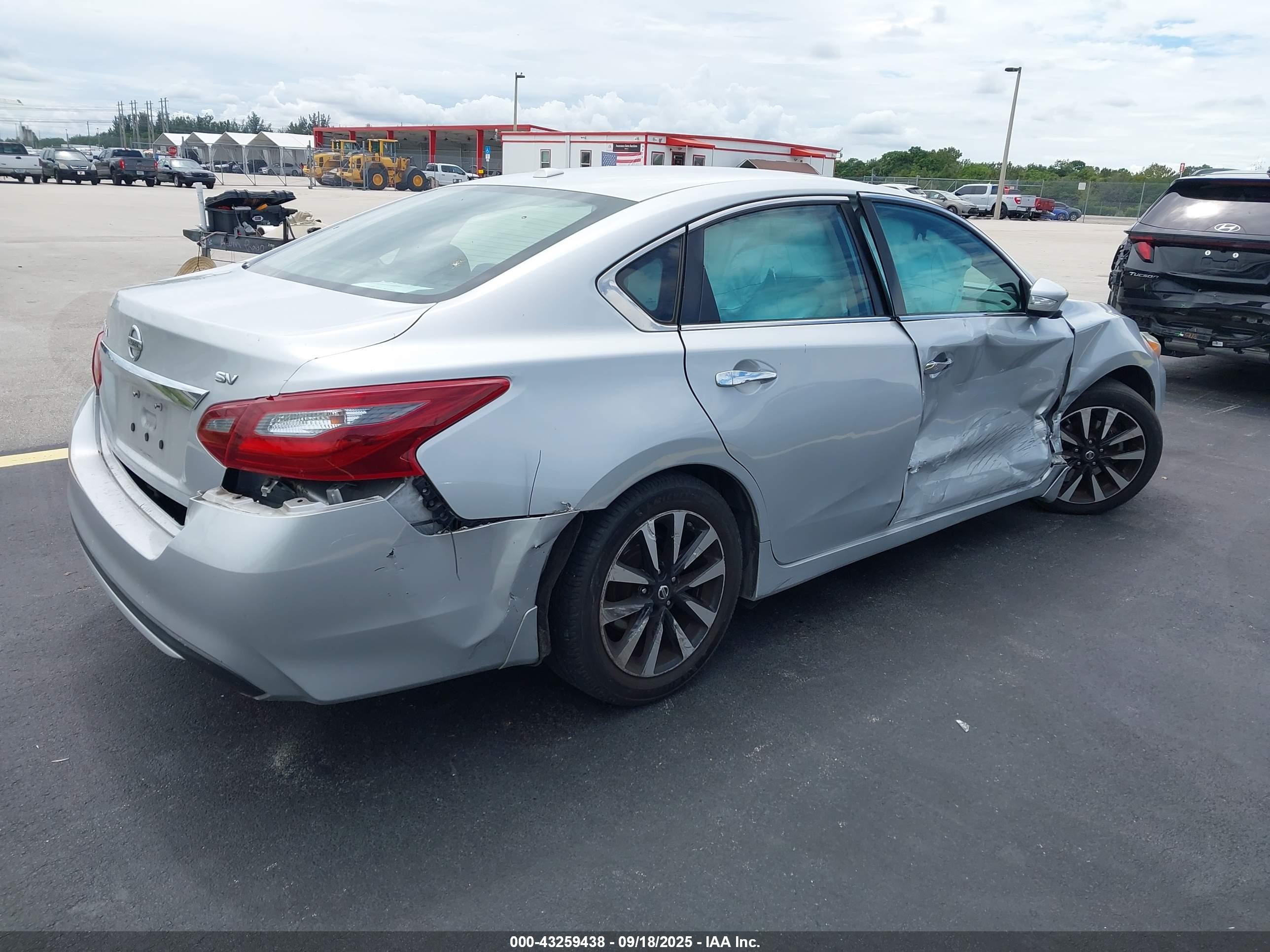 NISSAN ALTIMA image 4