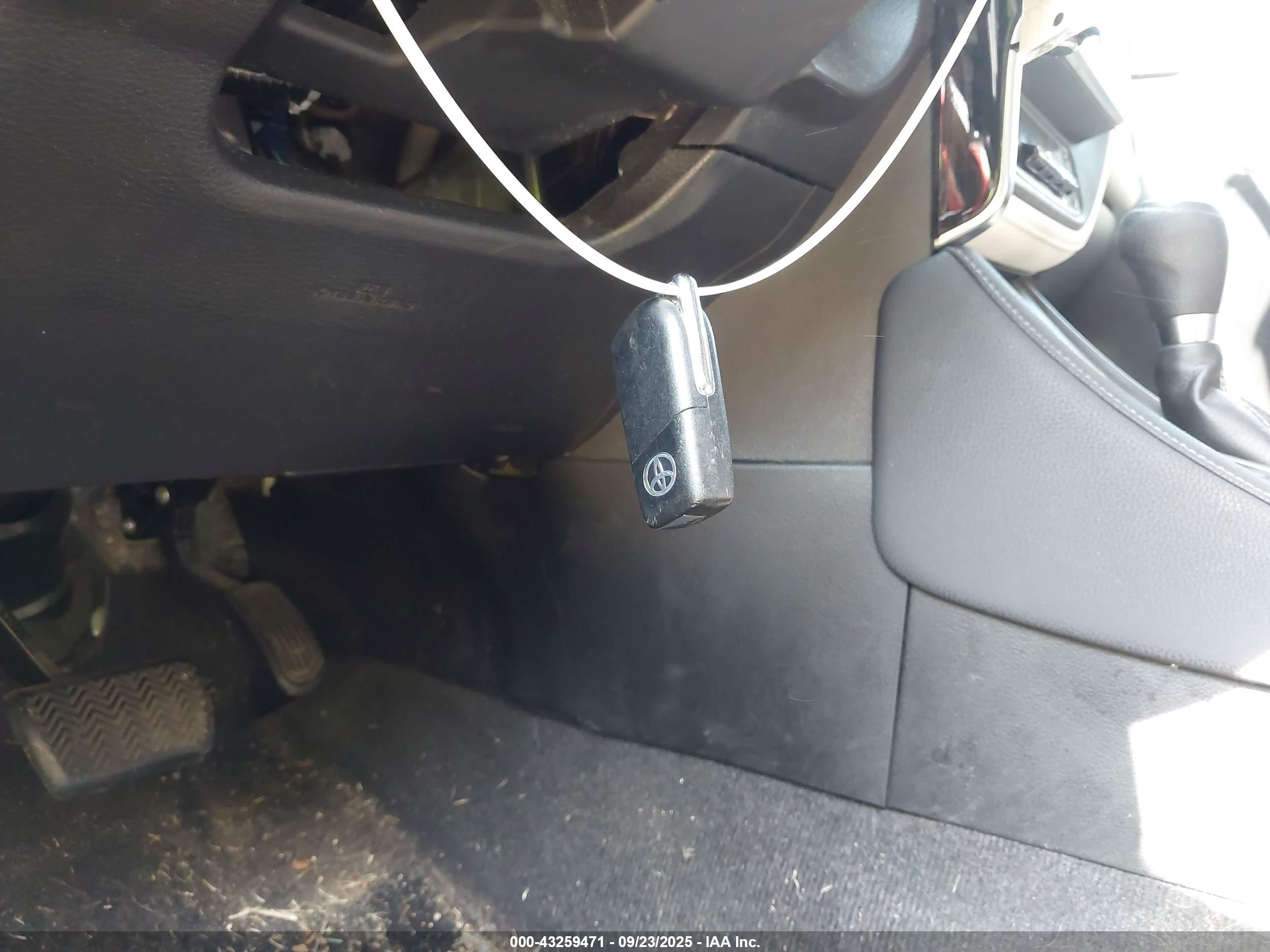 TOYOTA COROLLA image 11