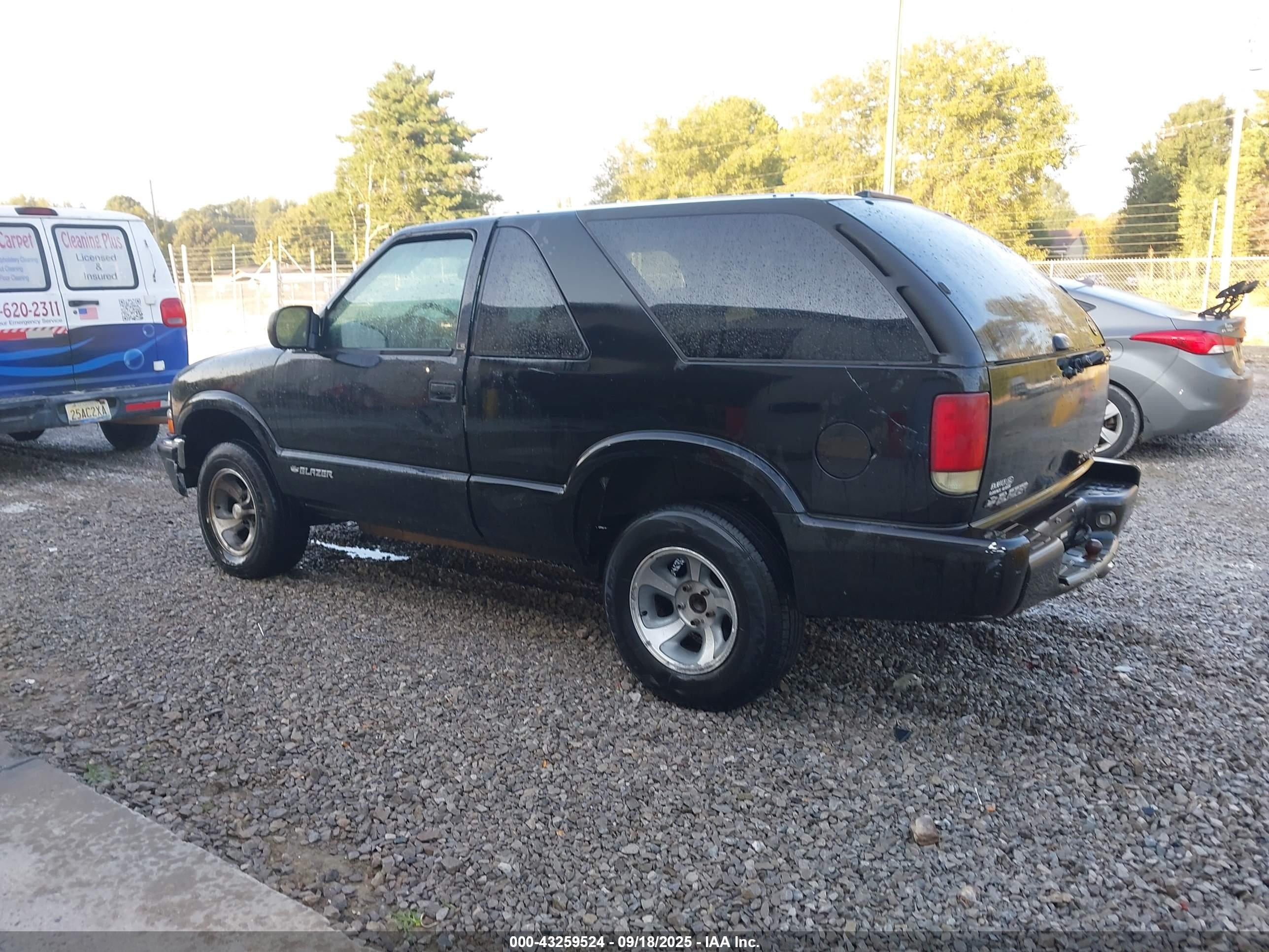 CHEVROLET BLAZER image 3