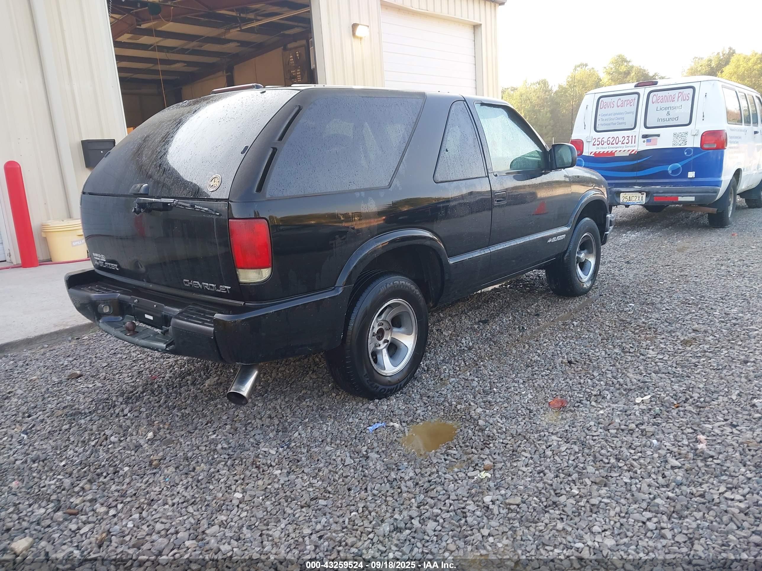 CHEVROLET BLAZER image 4