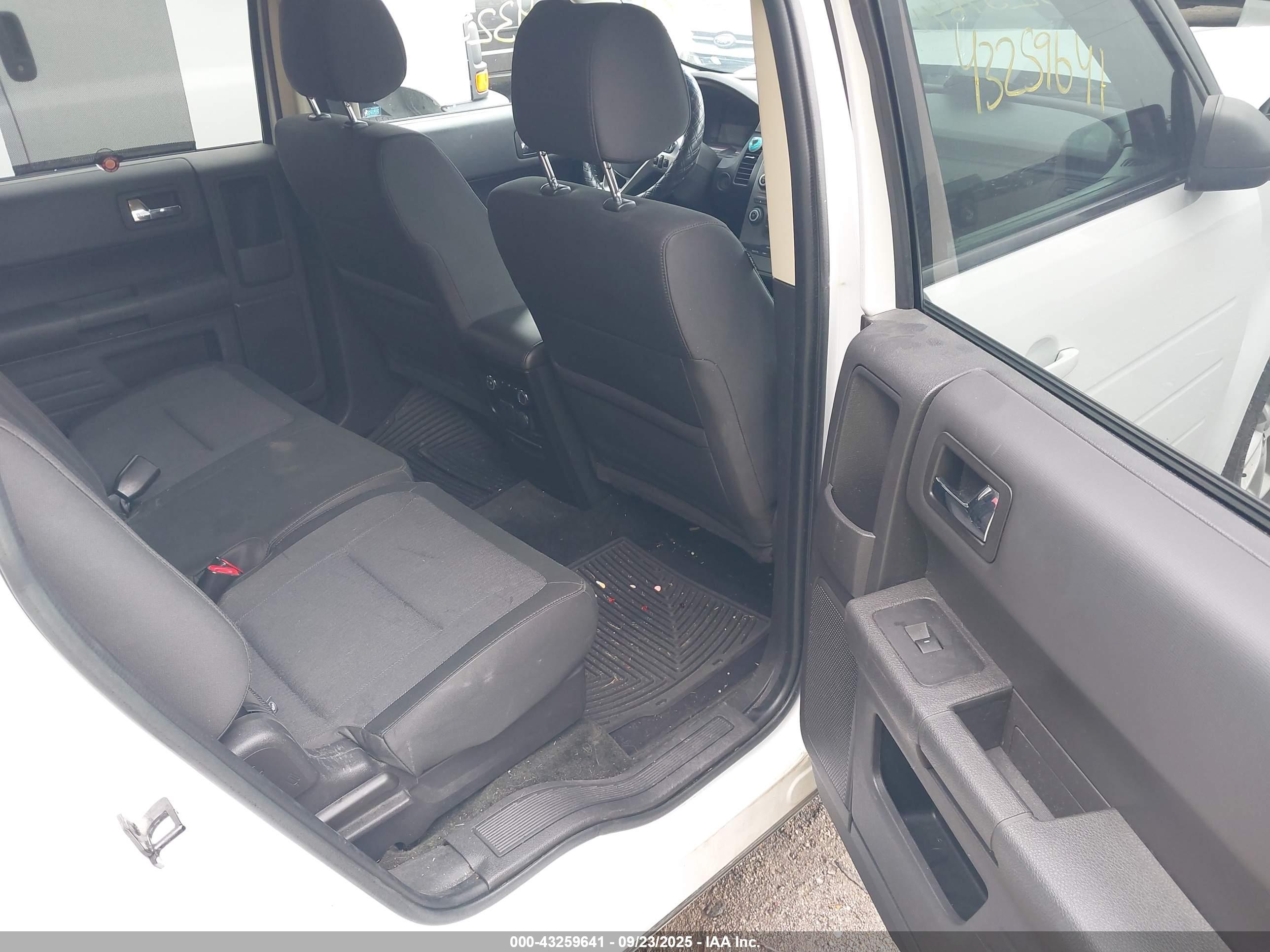 FORD FLEX image 8