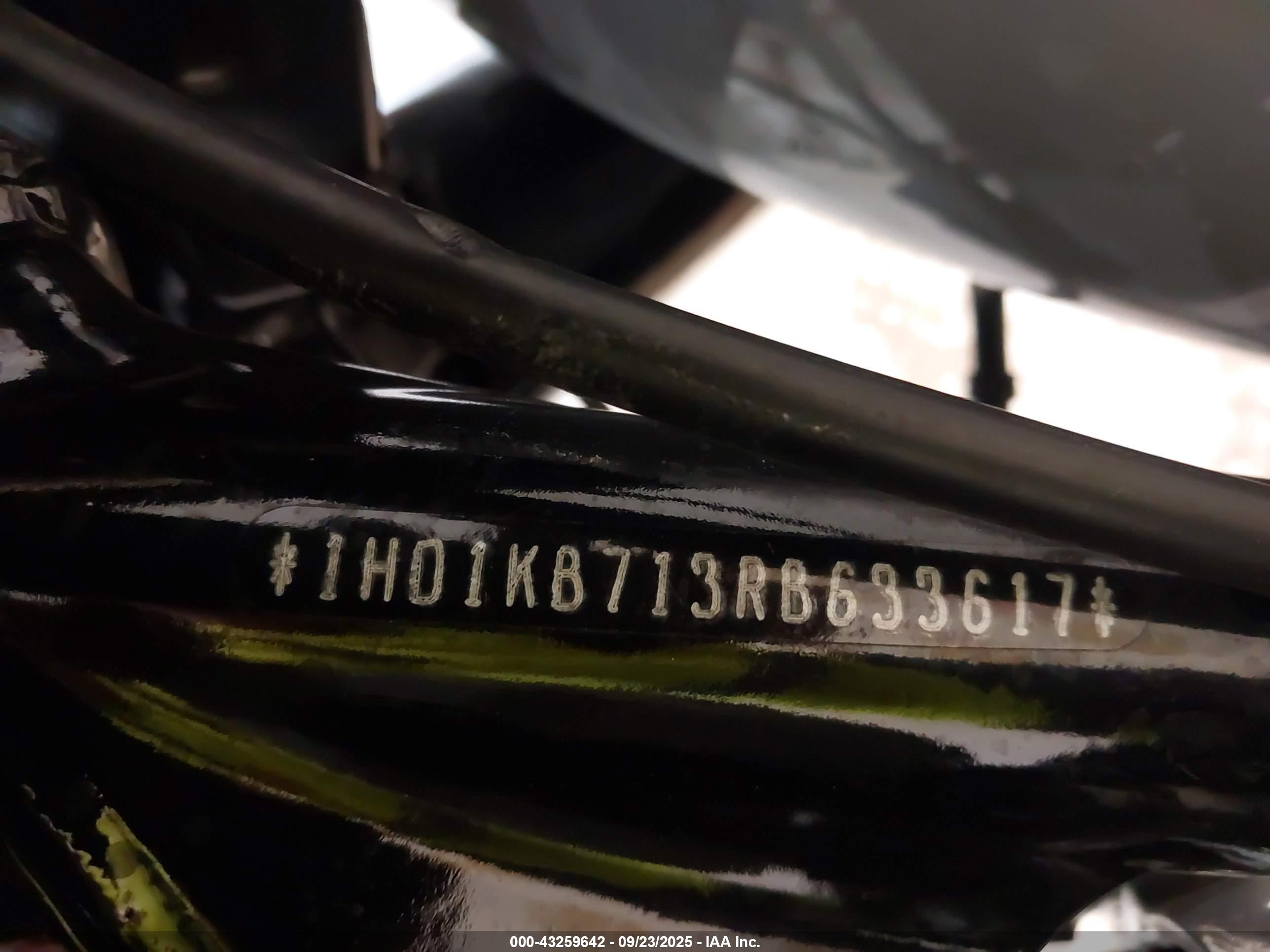 HARLEY-DAVIDSON FLHX image 10