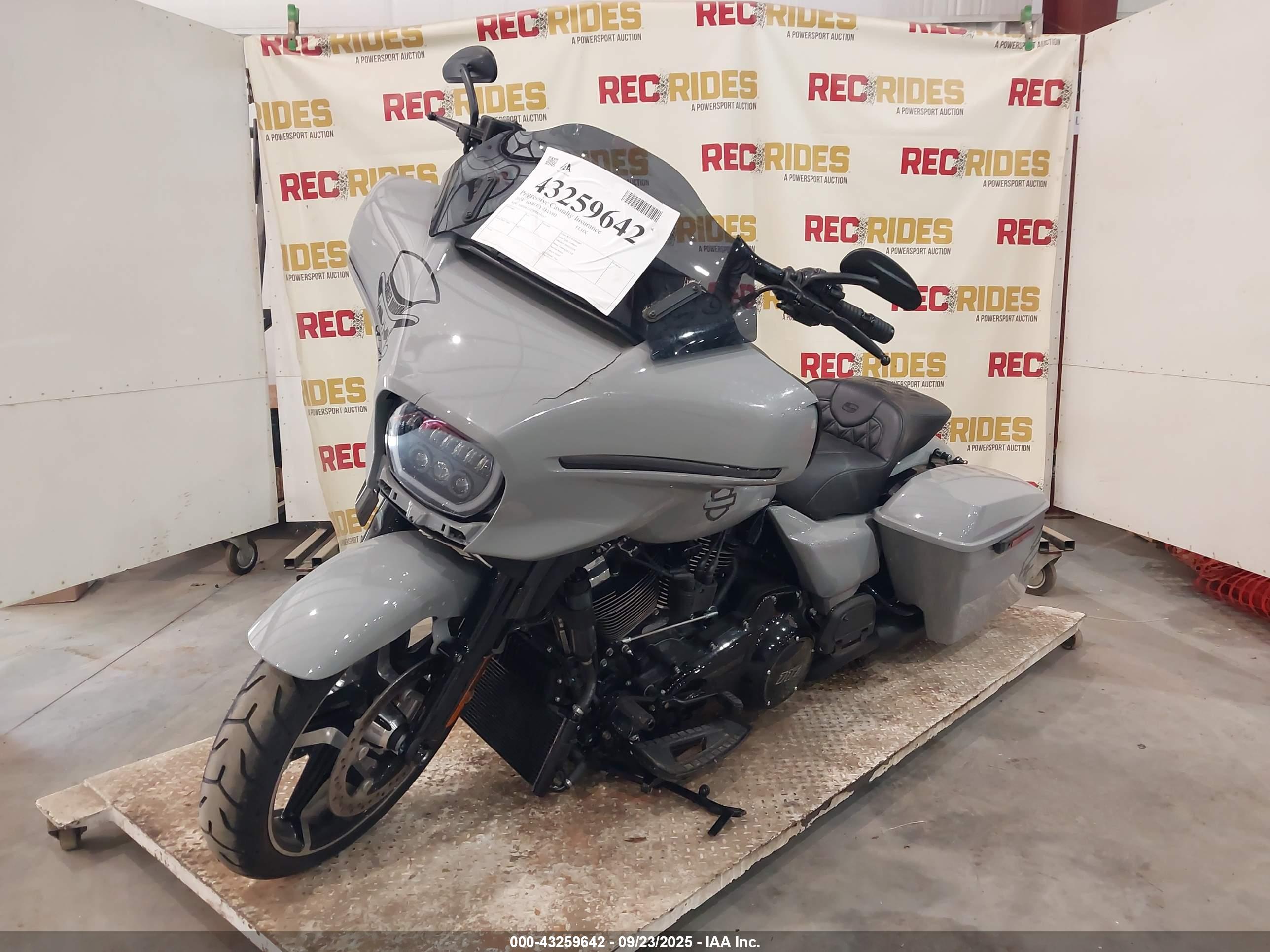 HARLEY-DAVIDSON FLHX image 2
