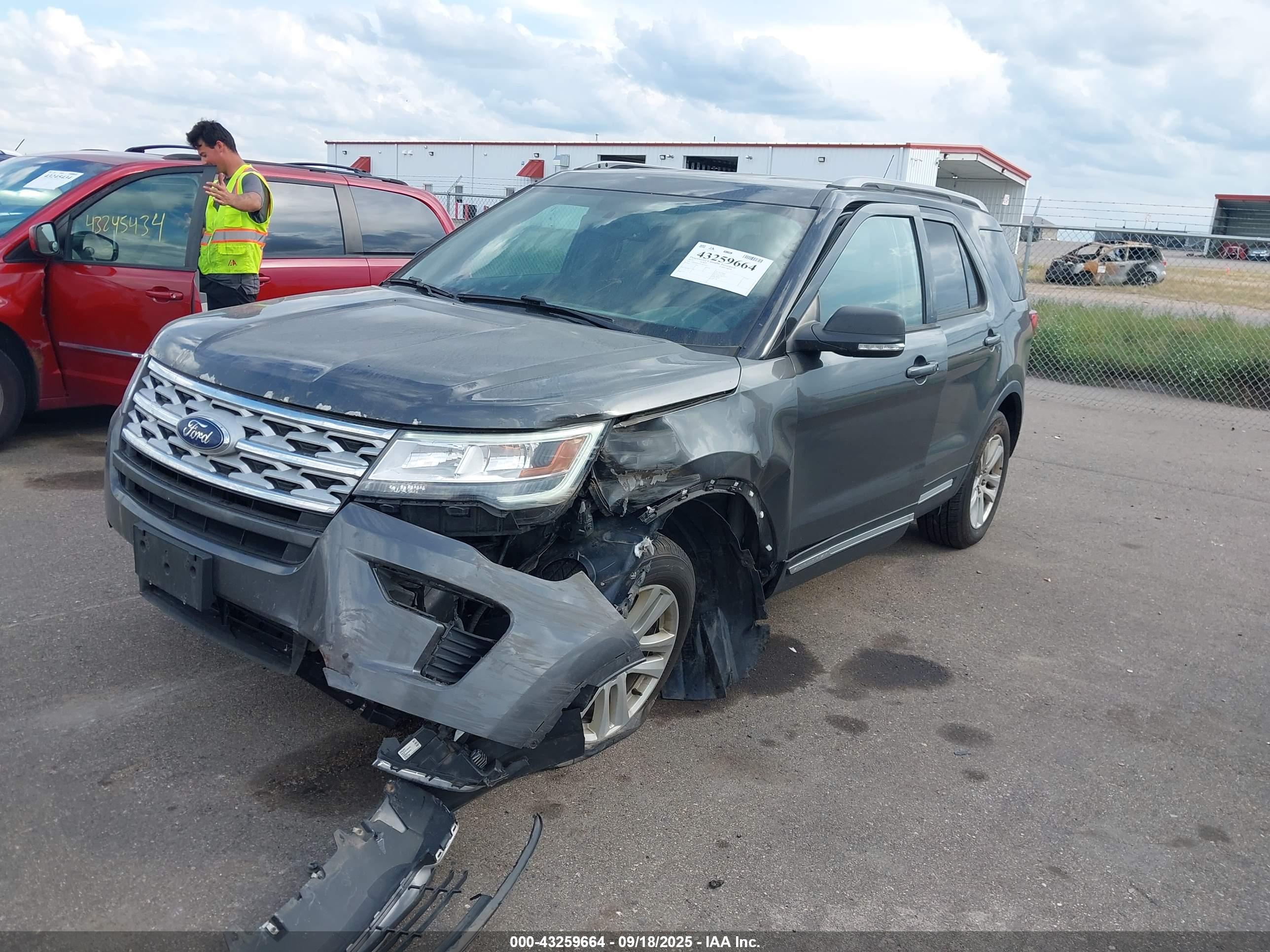 FORD EXPLORER image 2