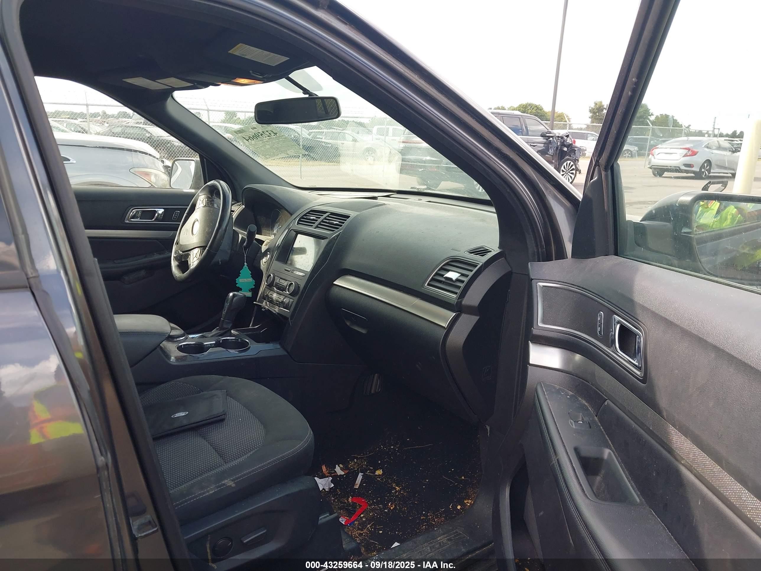 FORD EXPLORER image 5