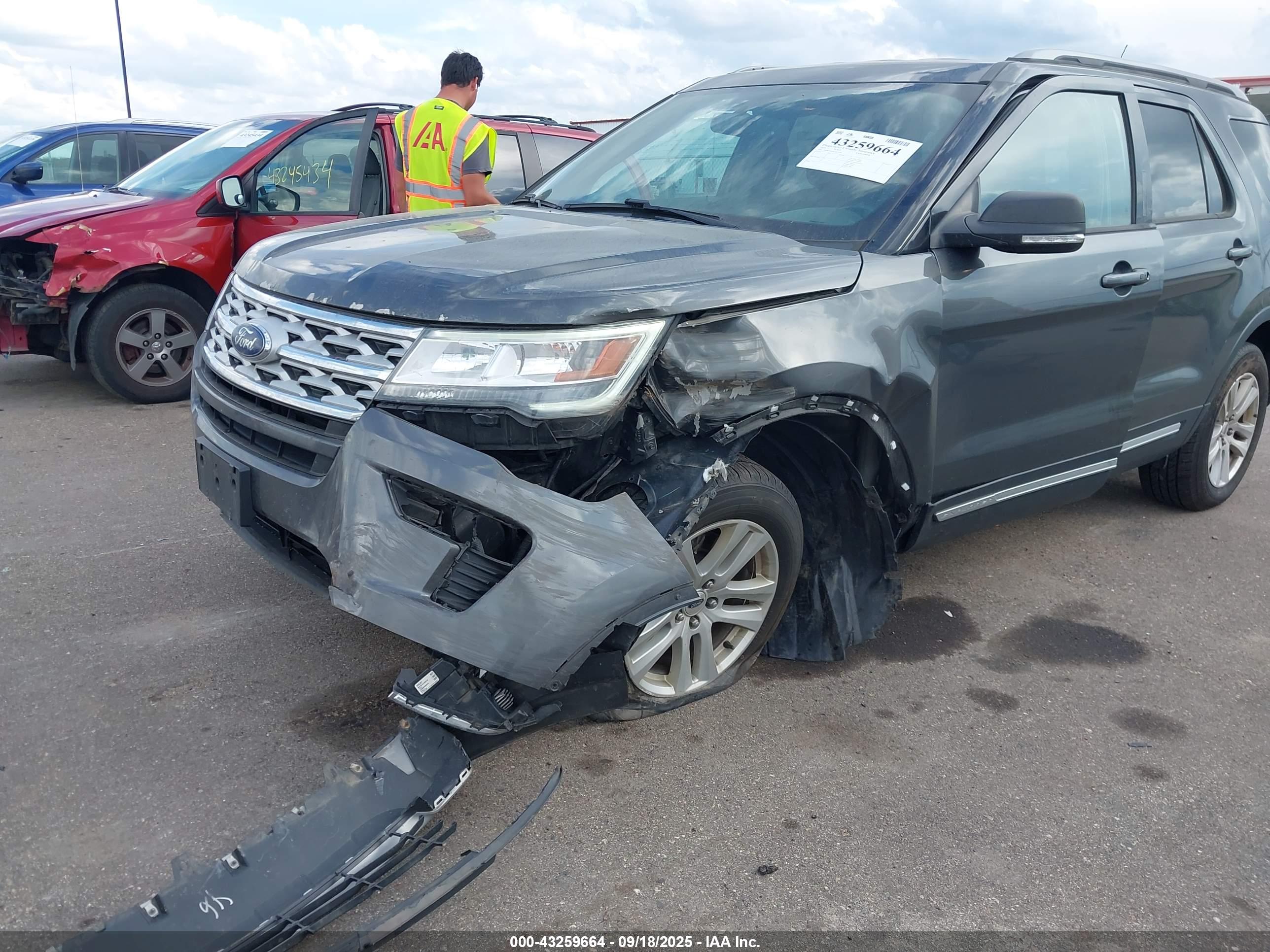 FORD EXPLORER image 6